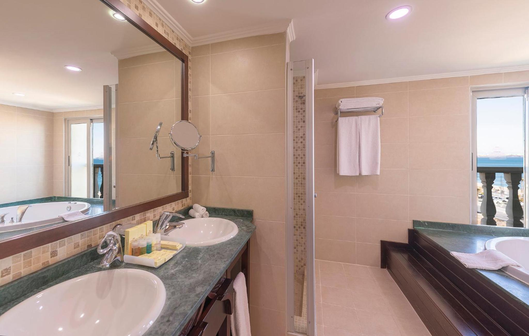 Crowne Plaza Antalya, an IHG Hotel - Image 84