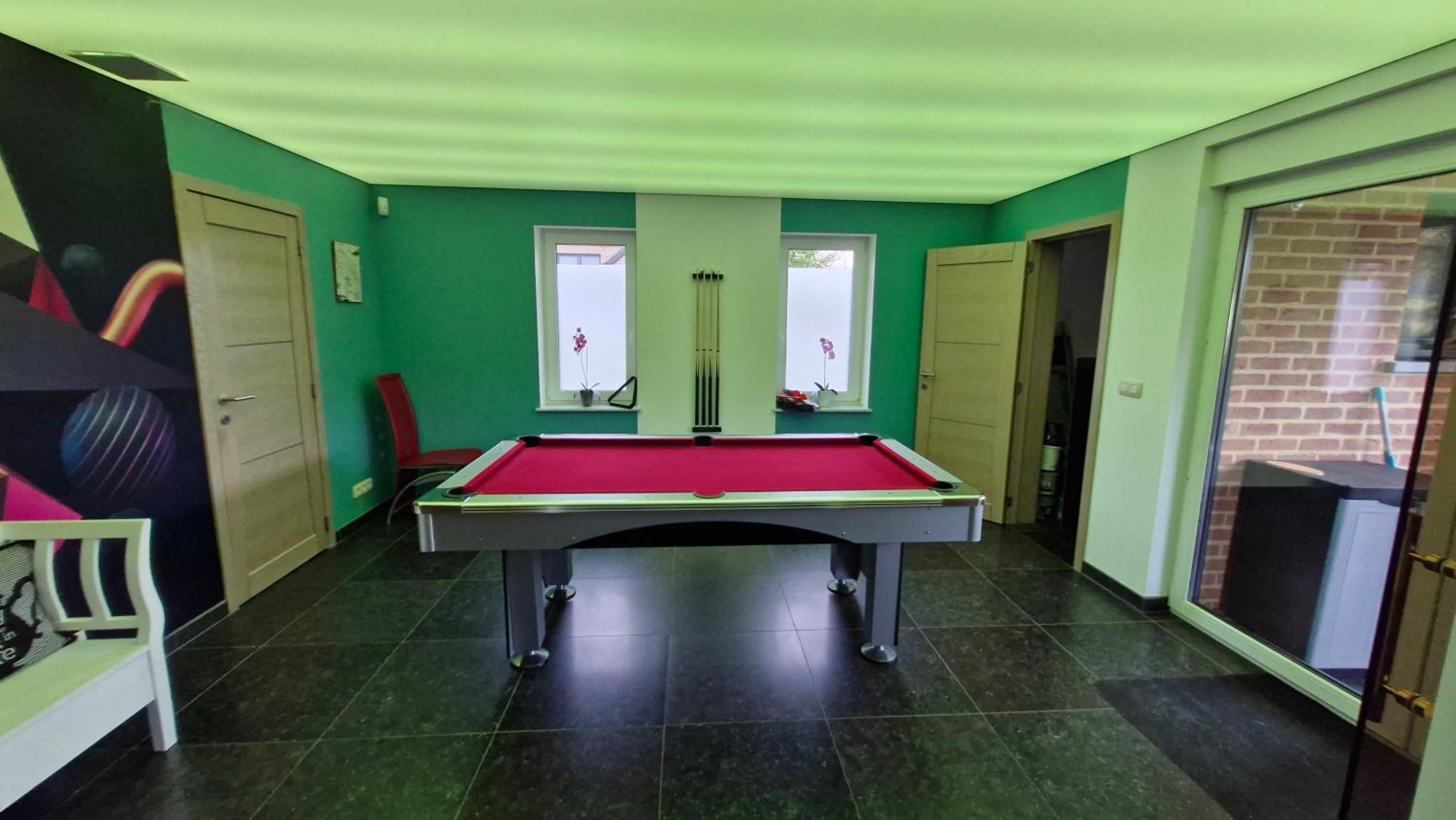 LA VILLA DE SENY , villa de charme avec jardin ,Piscine nature, jacuzzi , petanque, fitness, billard,ping pong,