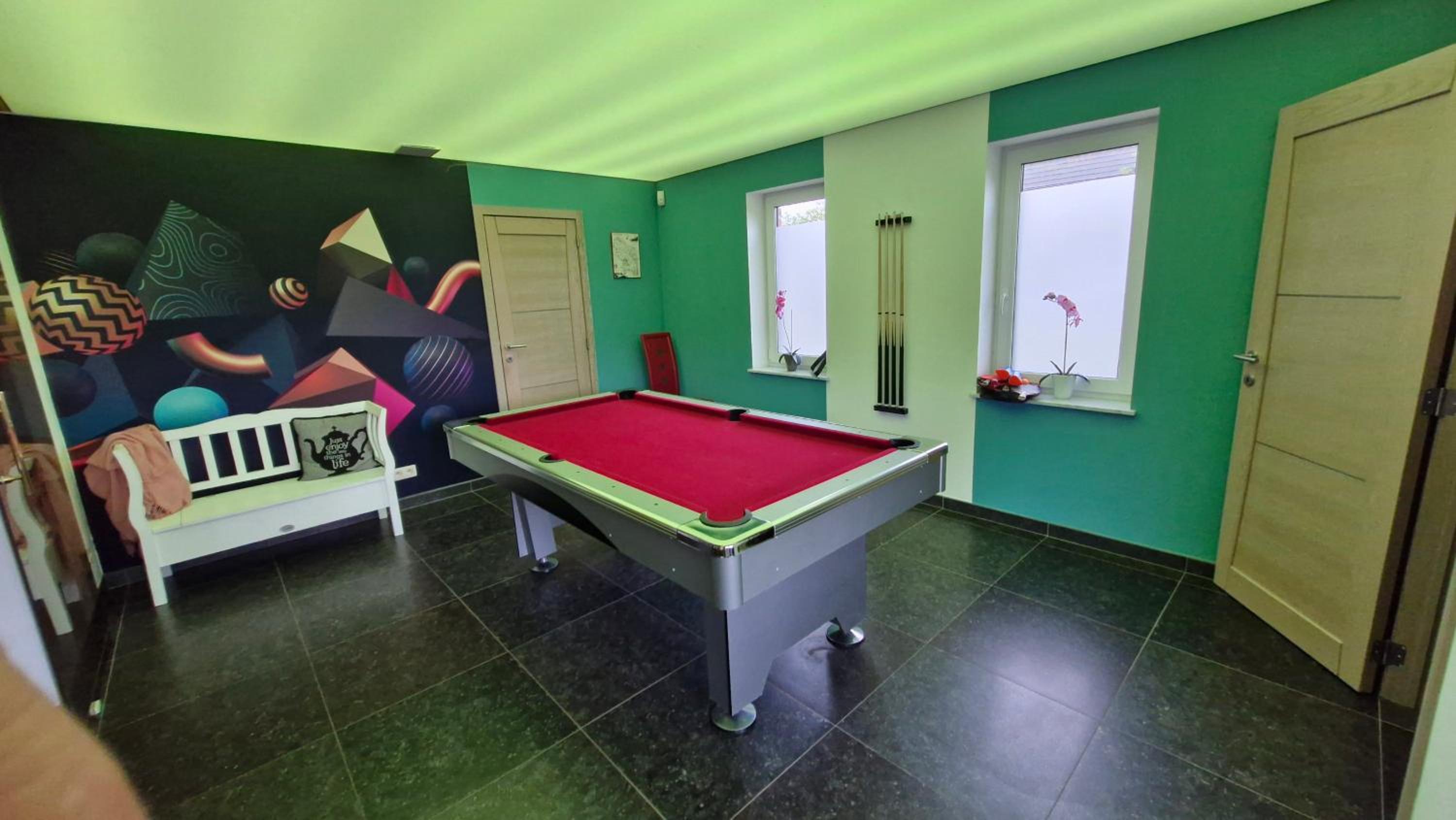 LA VILLA DE SENY , villa de charme avec jardin ,Piscine nature, jacuzzi , petanque, fitness, billard,ping pong,
