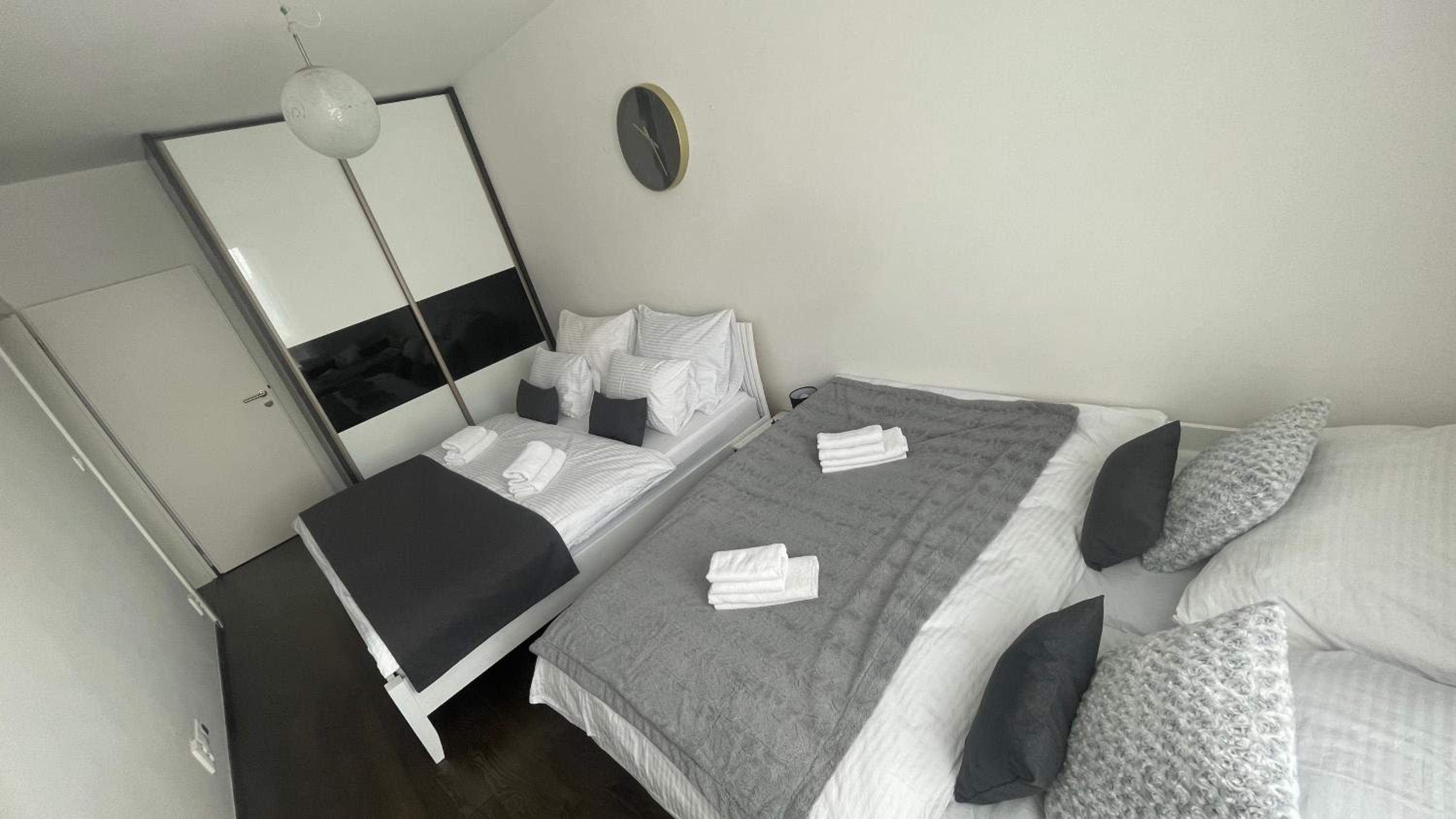 BNB New Beautiful Apartment in the Center of Ostrava with option Garage Parking