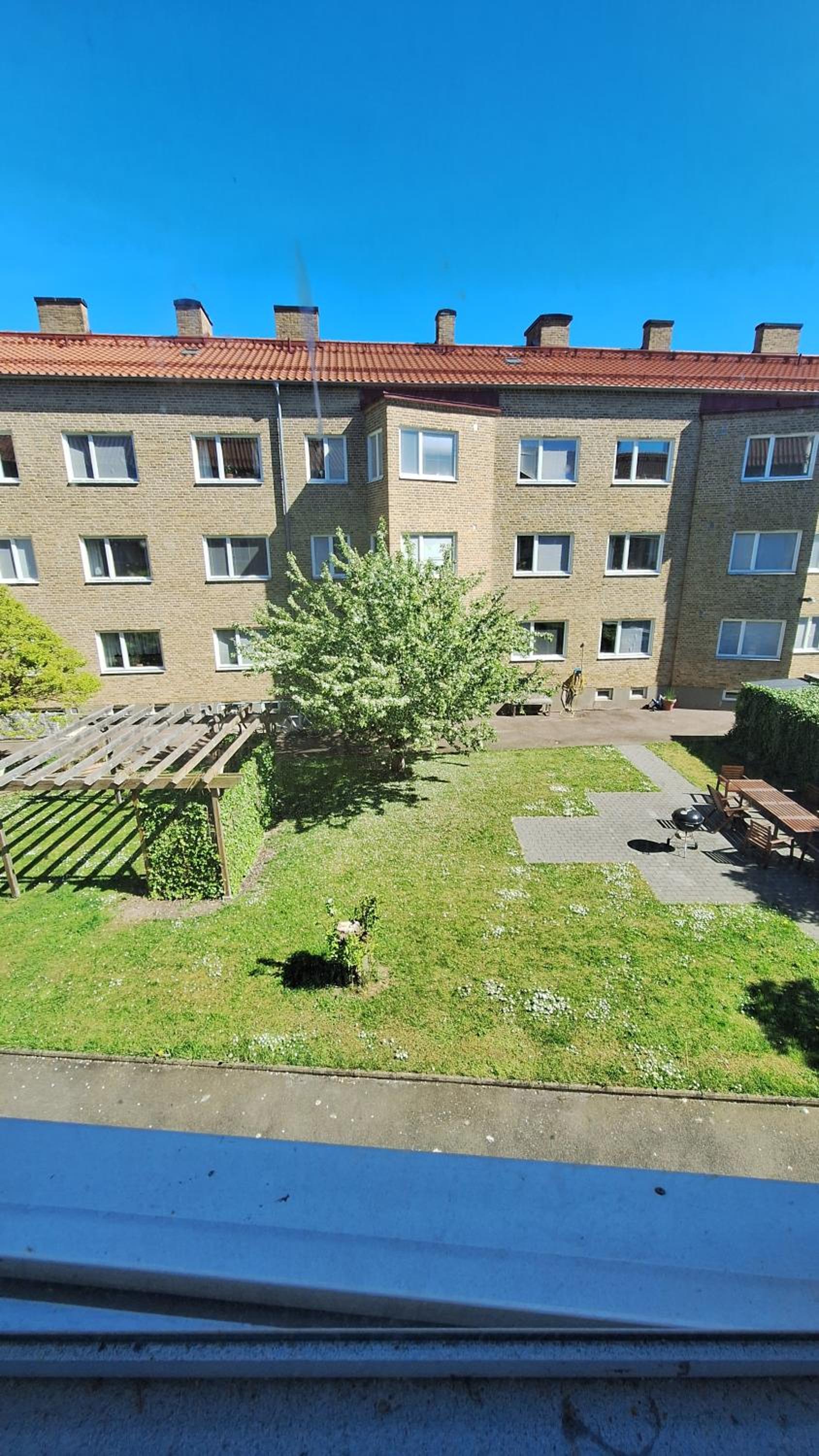 Room near Triangeln Station- shared kitchen and bathroom view 4