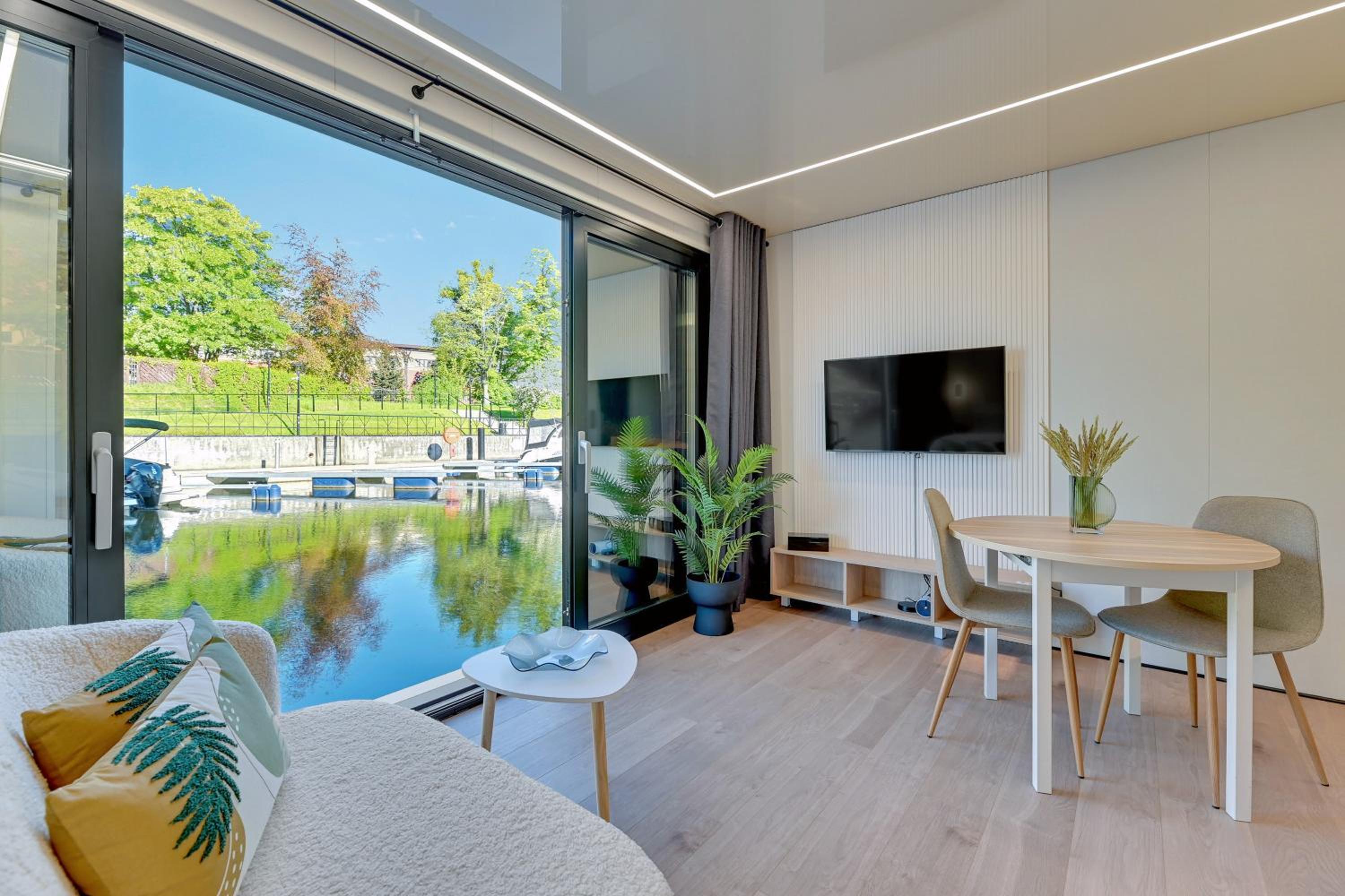 Domy Na Wodzie - La Mare Motlava Houseboats by Downtown Apartments