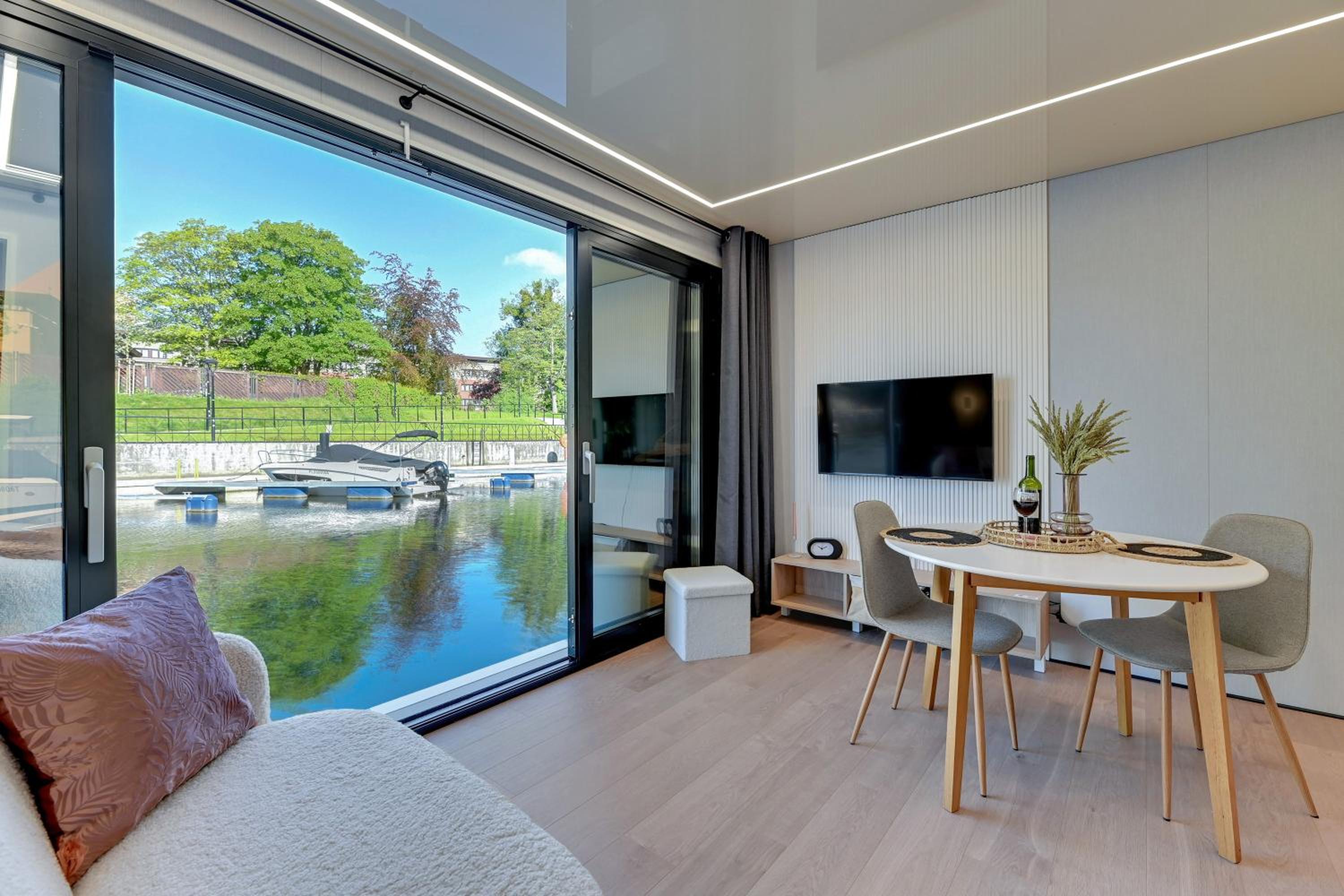 Domy Na Wodzie - La Mare Motlava Houseboats by Downtown Apartments