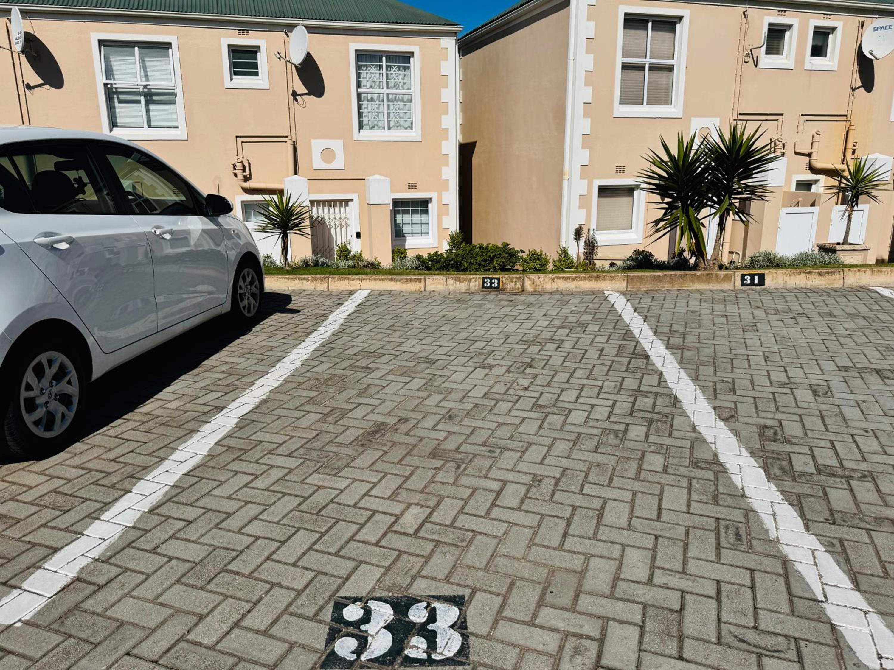 Waterside Living CL33 view 2