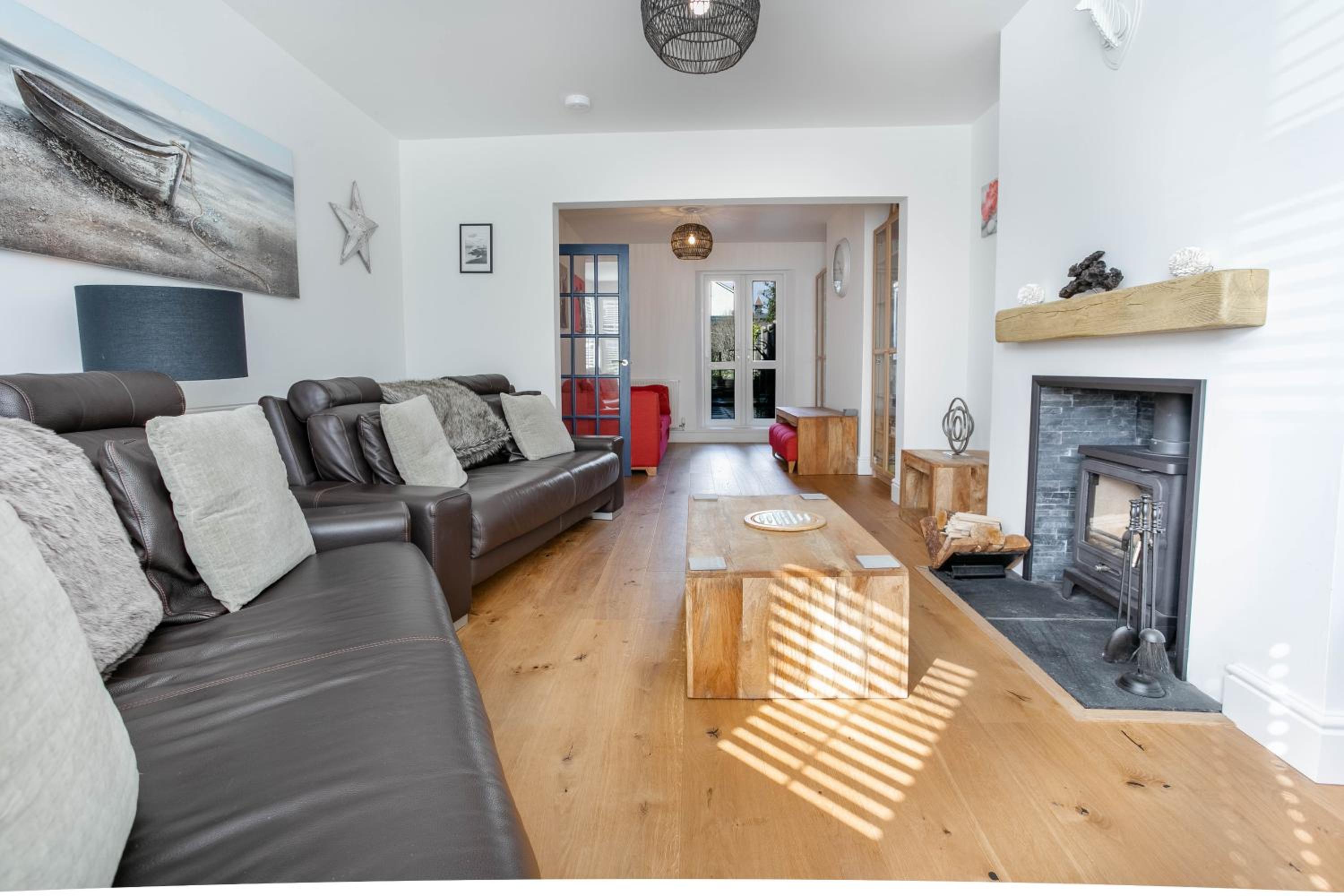 Eton House coastal villa with great outside space view 5