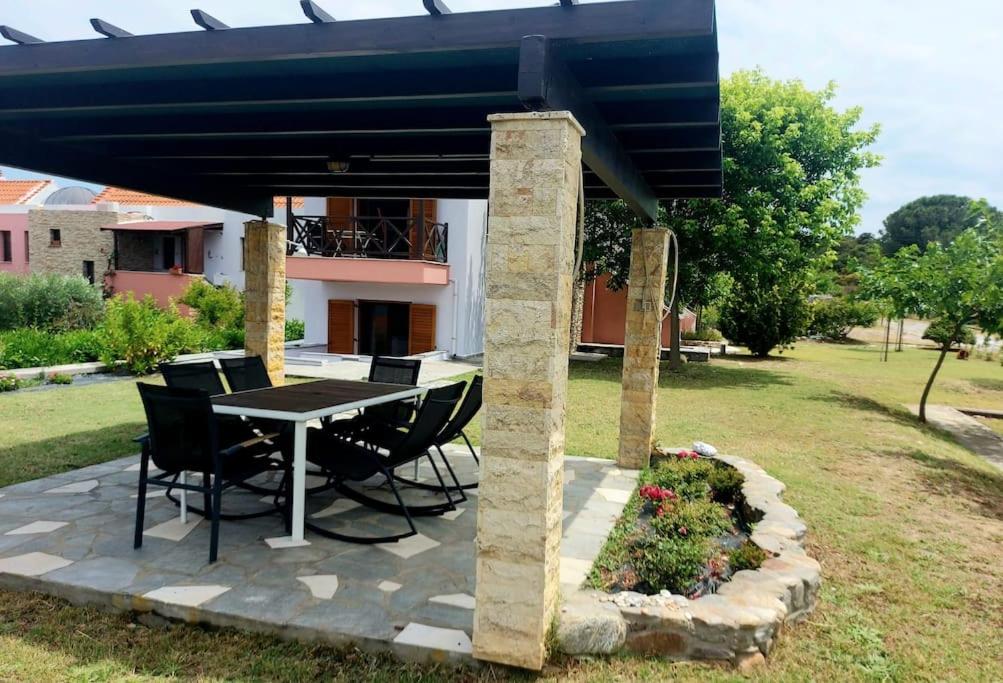 Christina's beach house (Gavriadia Ierissos) view 5