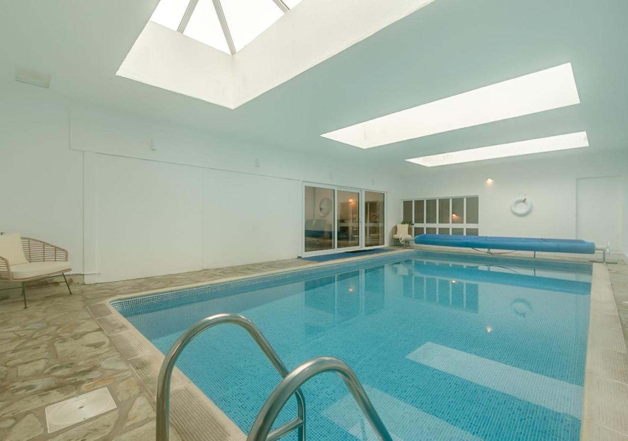 6 Bed in Hersham oc-t29211