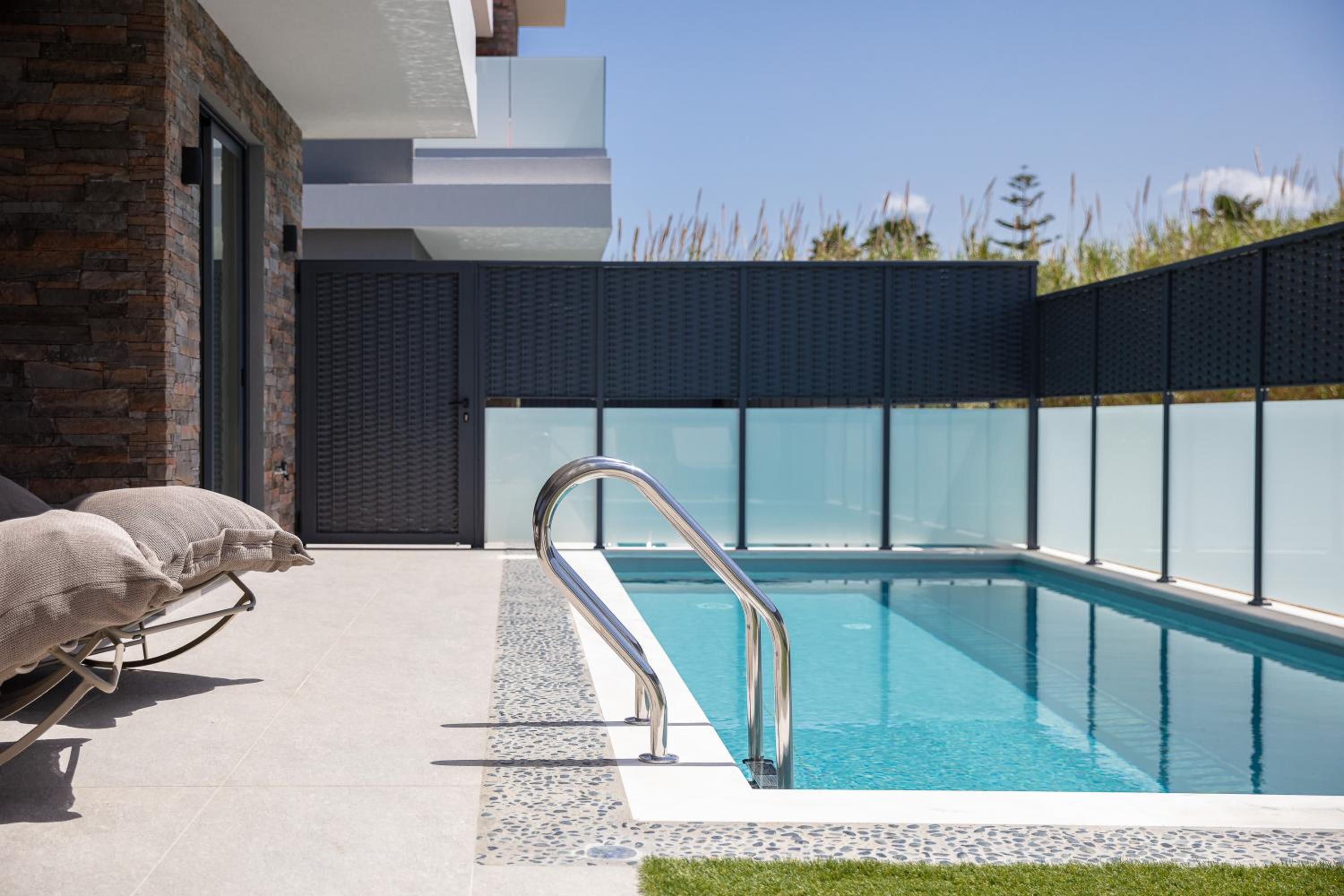 VillaSaints I Private Pool Villas, Walk to Beach, BBQ