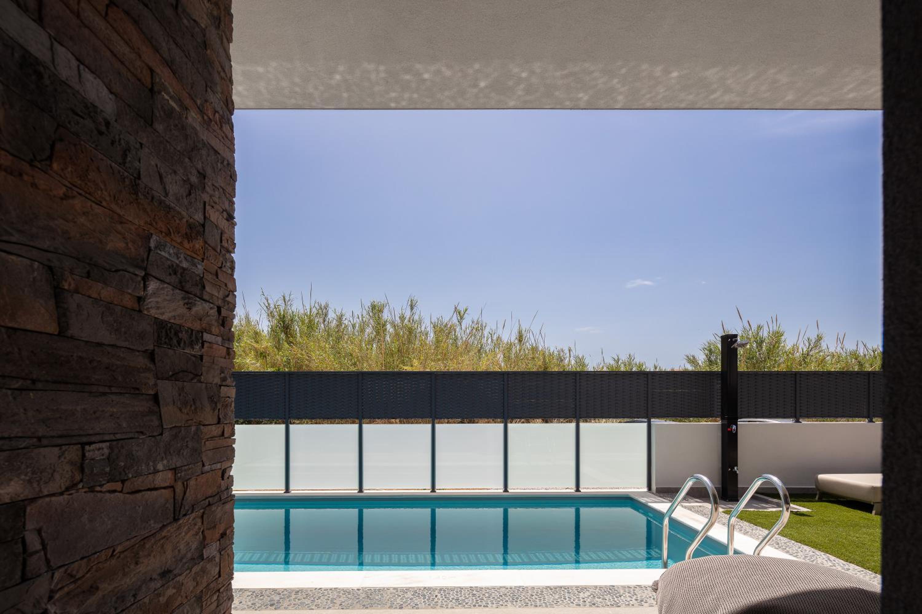 VillaSaints I Private Pool Villas, Walk to Beach, BBQ