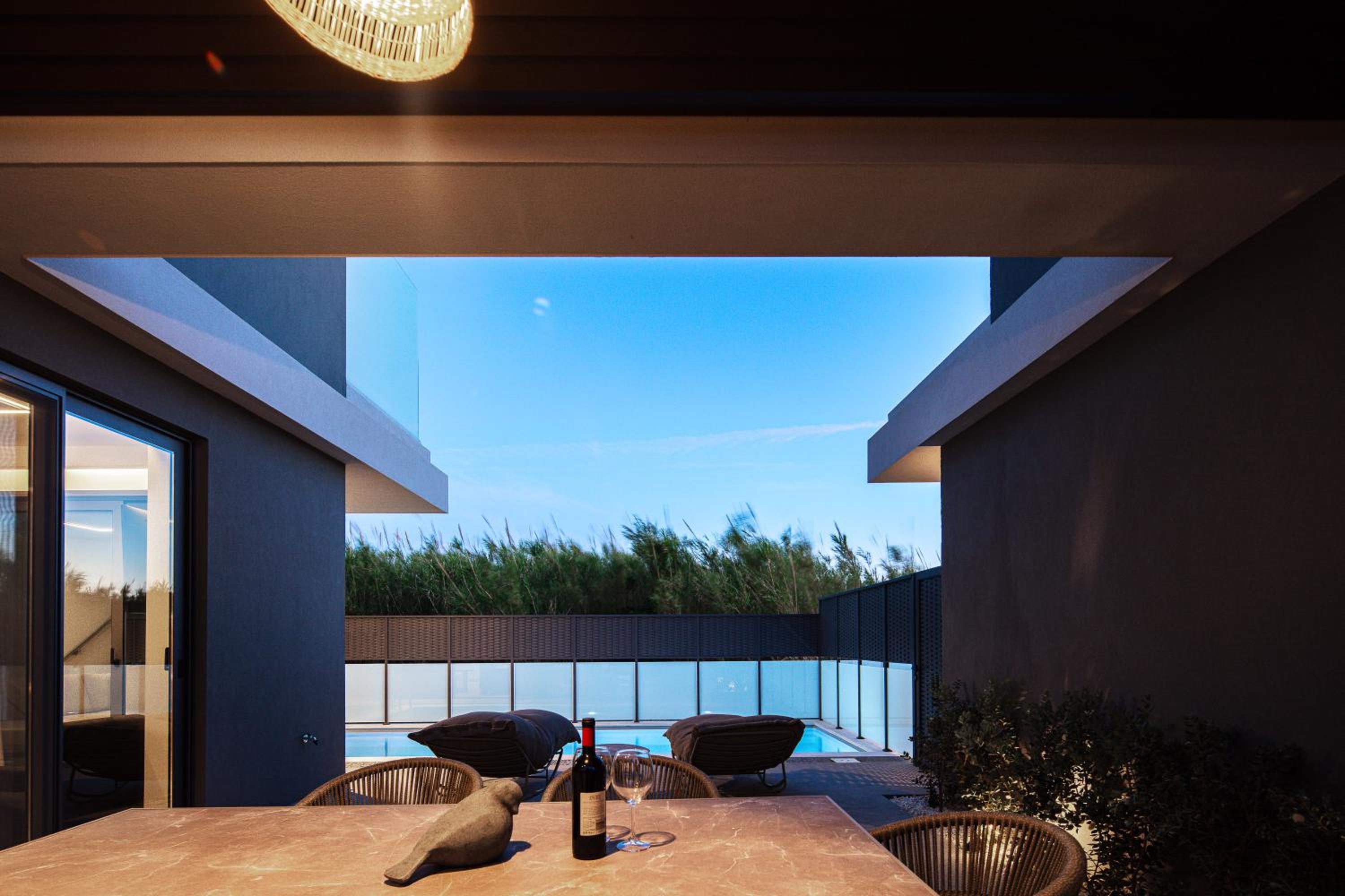 VillaSaints I Private Pool Villas, Walk to Beach, BBQ