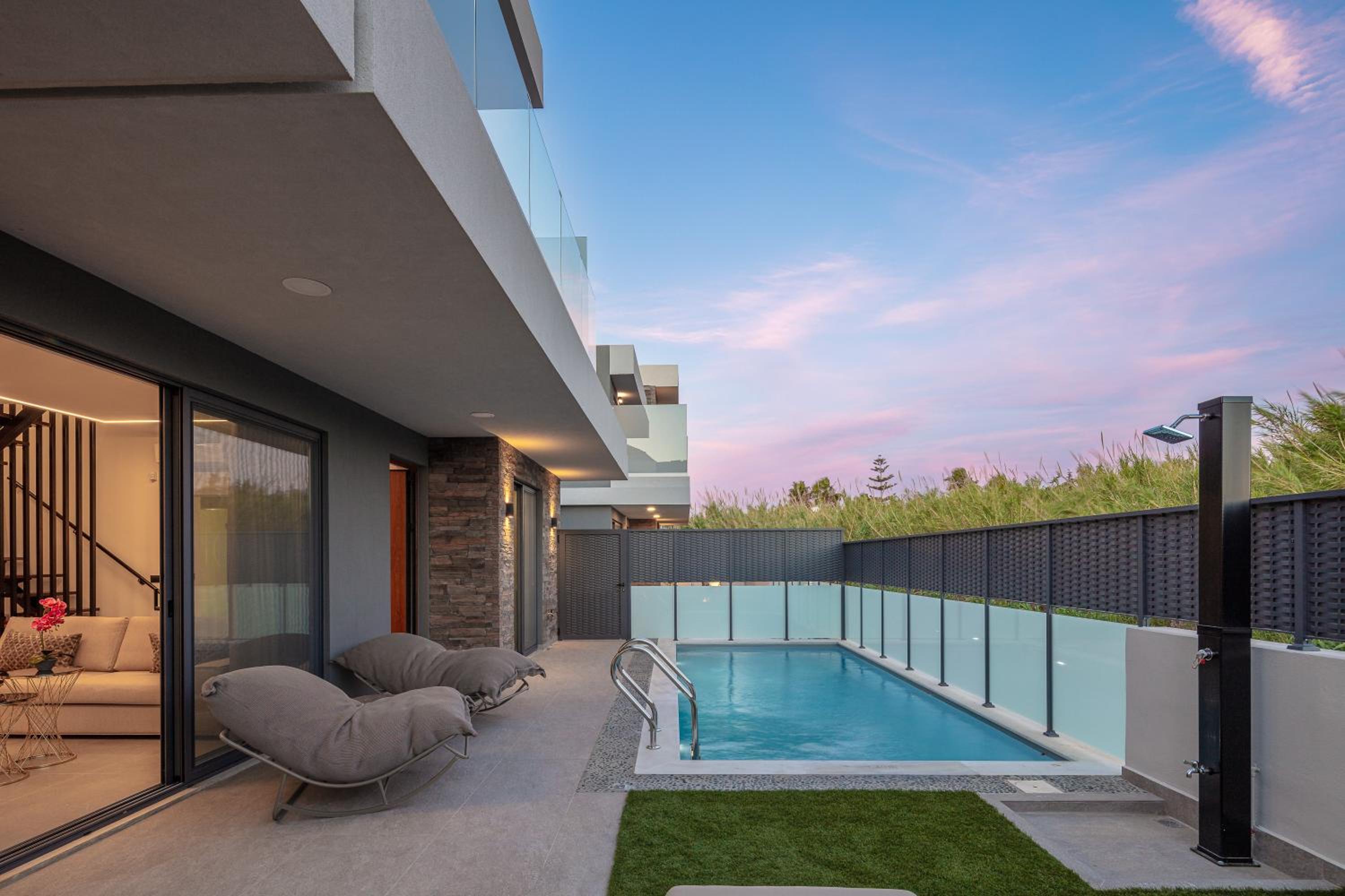 VillaSaints I Private Pool Villas, Walk to Beach, BBQ