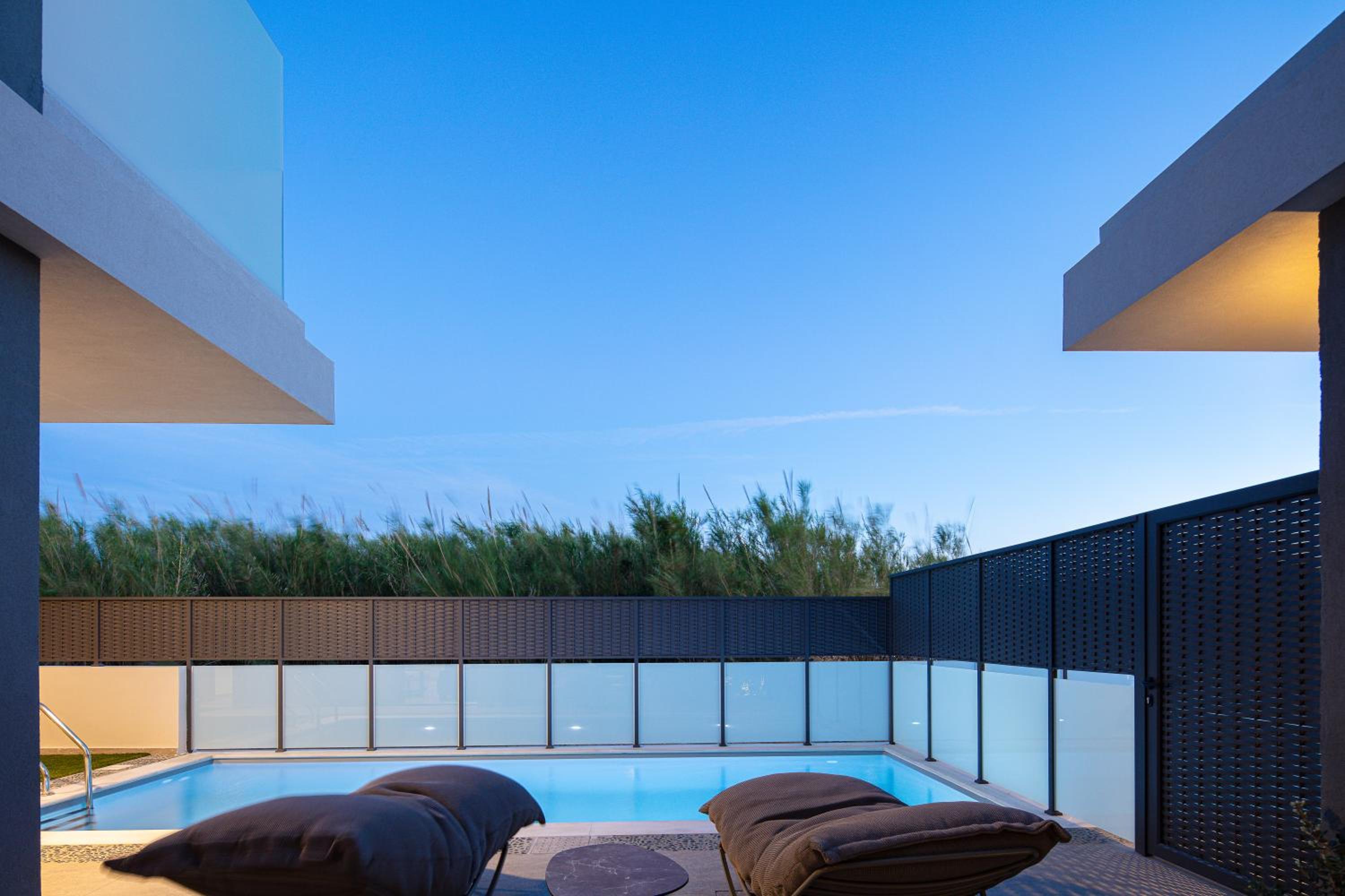 VillaSaints I Private Pool Villas, Walk to Beach, BBQ