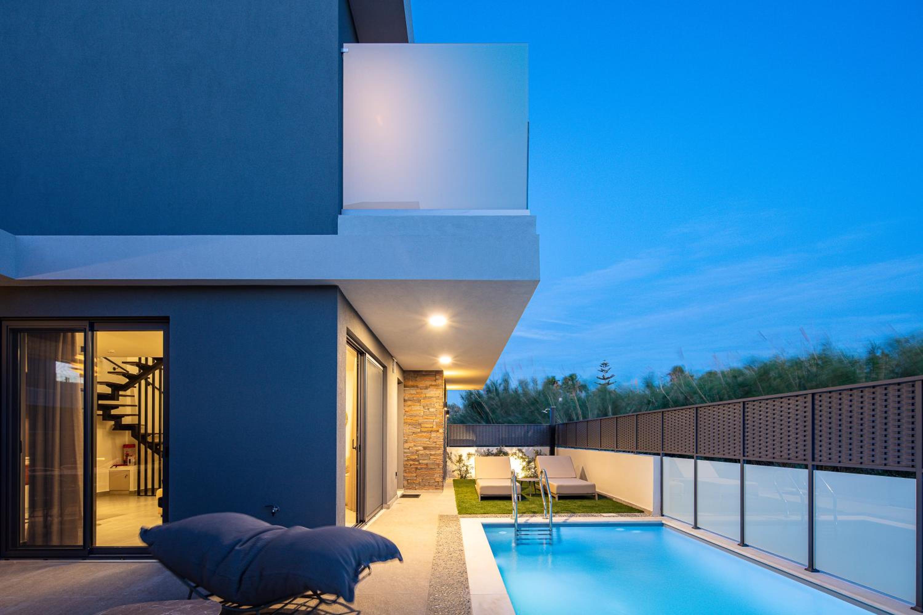 VillaSaints I Private Pool Villas, Walk to Beach, BBQ