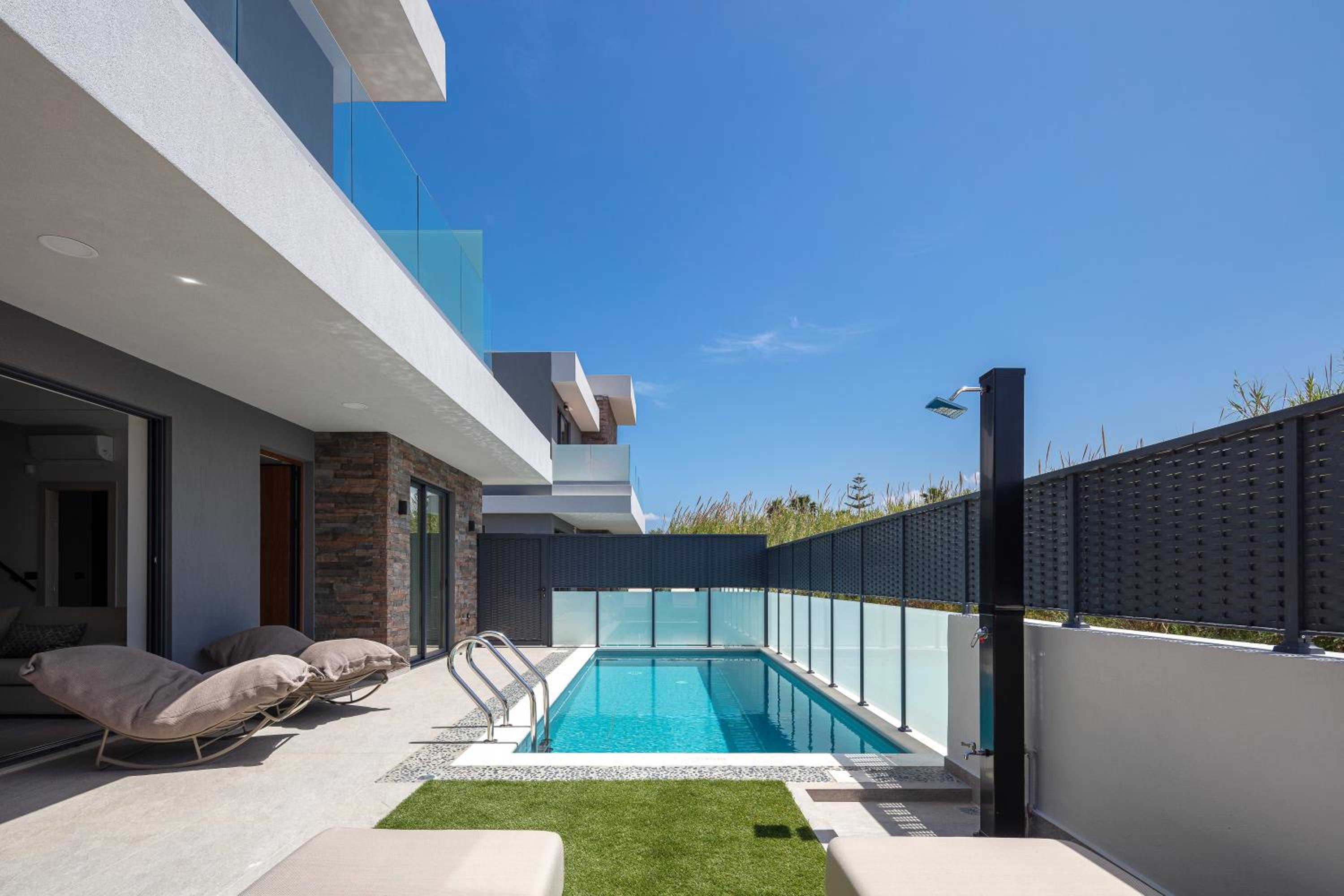 VillaSaints I Private Pool Villas, Walk to Beach, BBQ