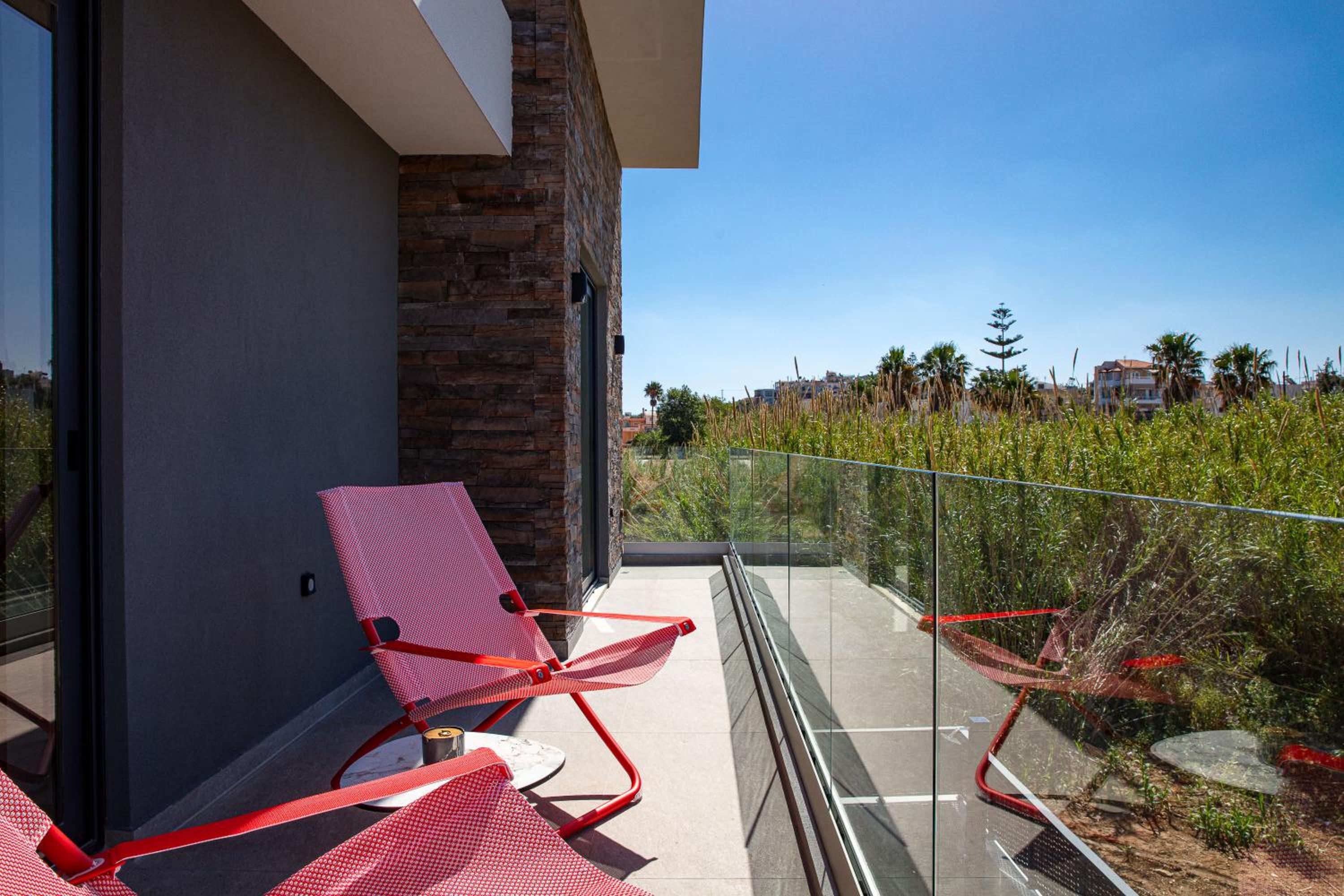 VillaSaints I Private Pool Villas, Walk to Beach, BBQ