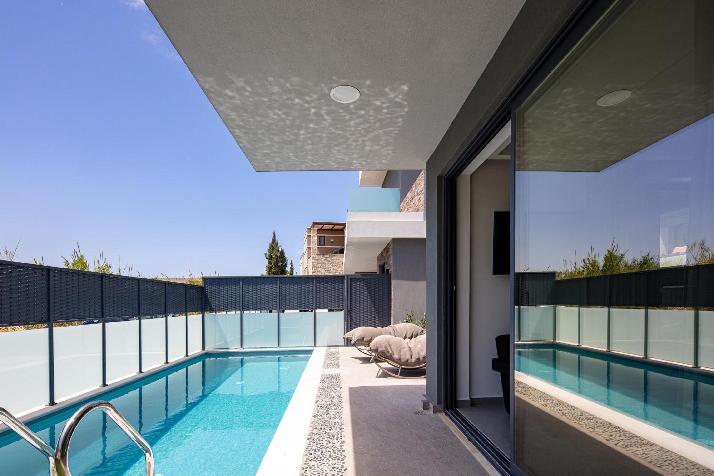 VillaSaints I Private Pool Villas, Walk to Beach, BBQ