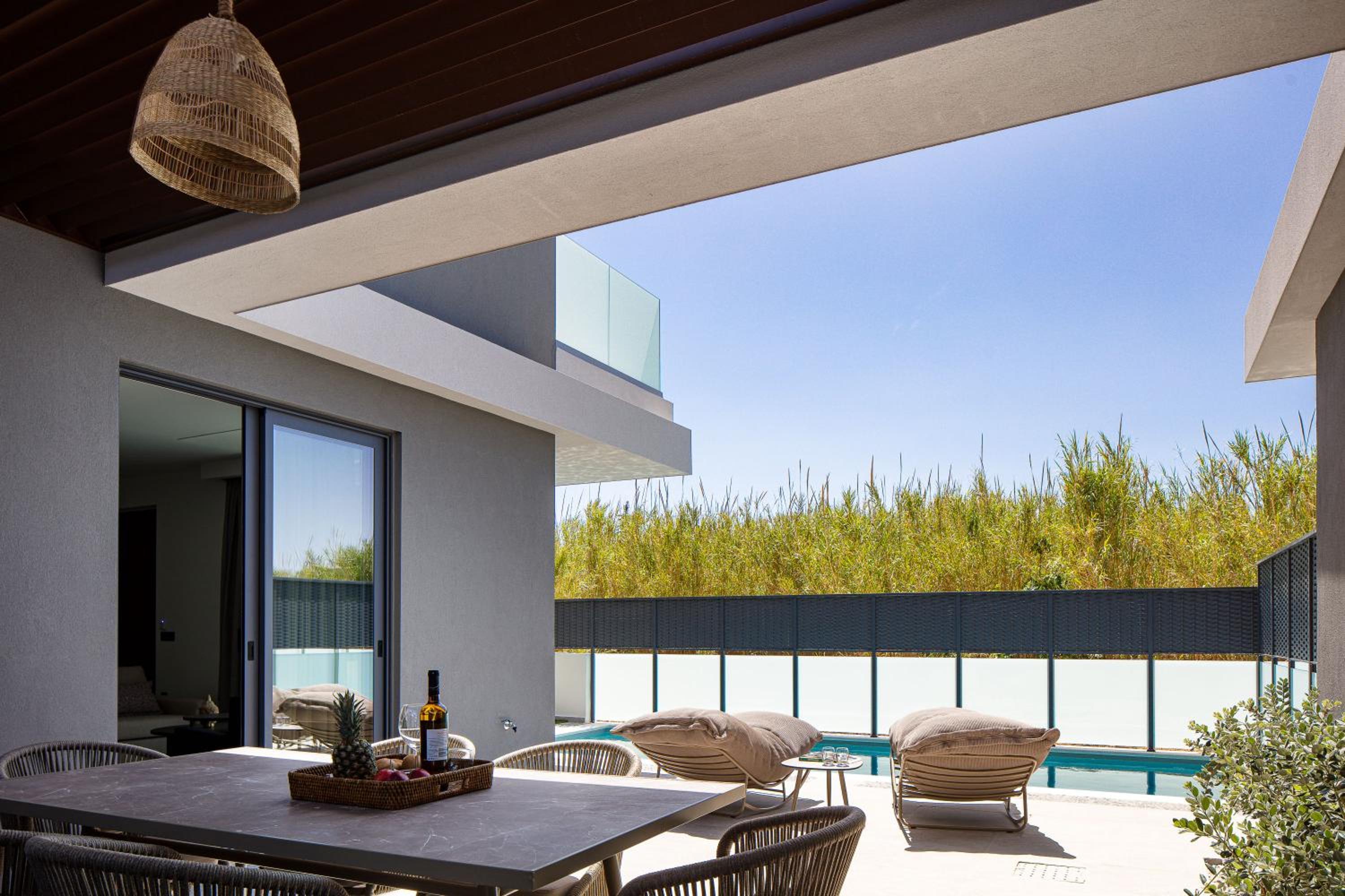 VillaSaints I Private Pool Villas, Walk to Beach, BBQ
