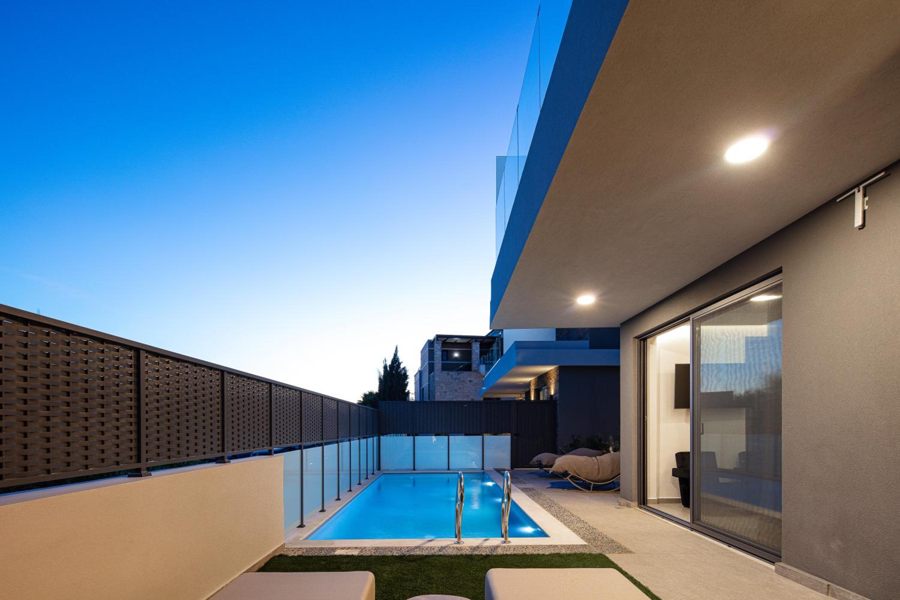 VillaSaints I Private Pool Villas, Walk to Beach, BBQ