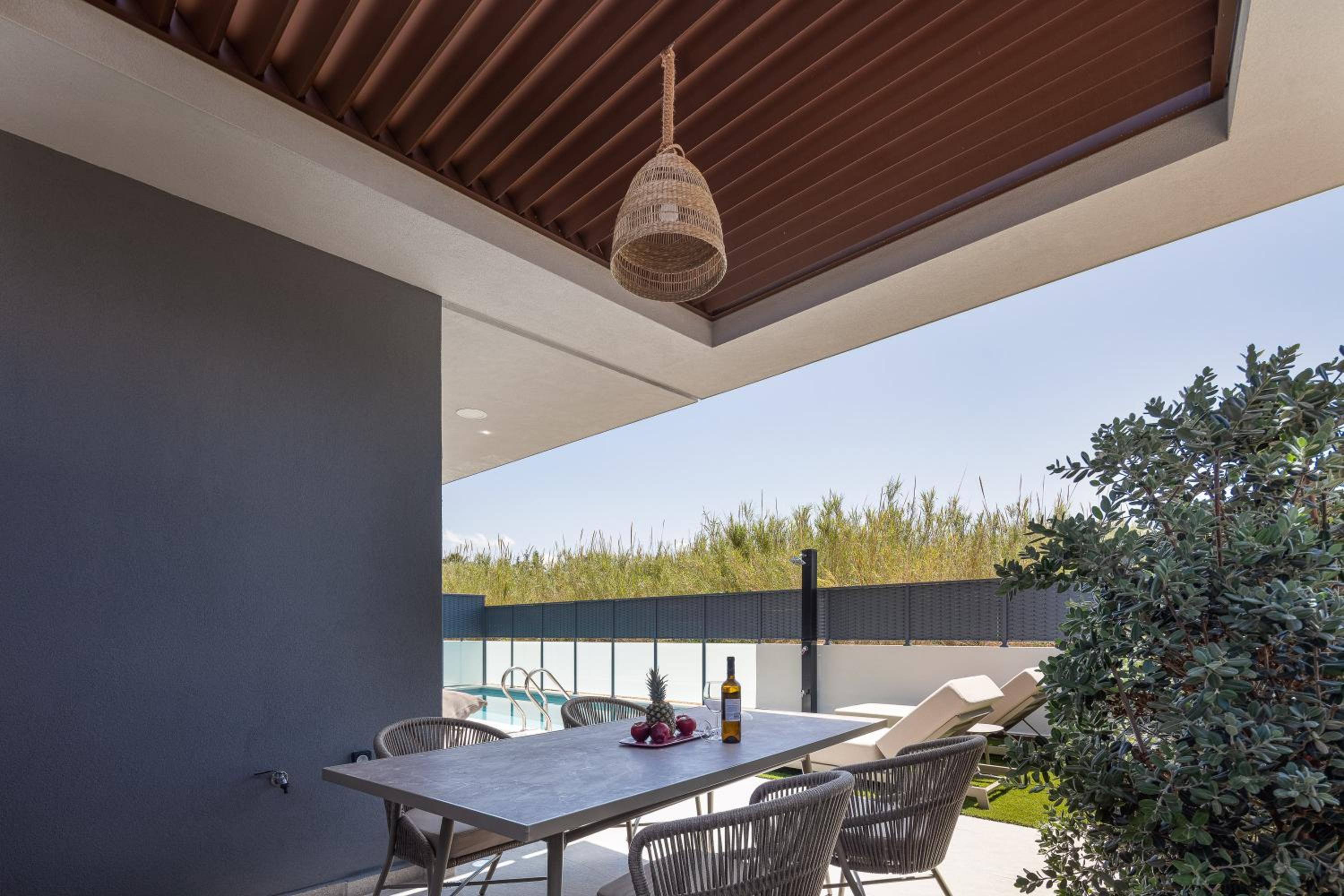 VillaSaints I Private Pool Villas, Walk to Beach, BBQ