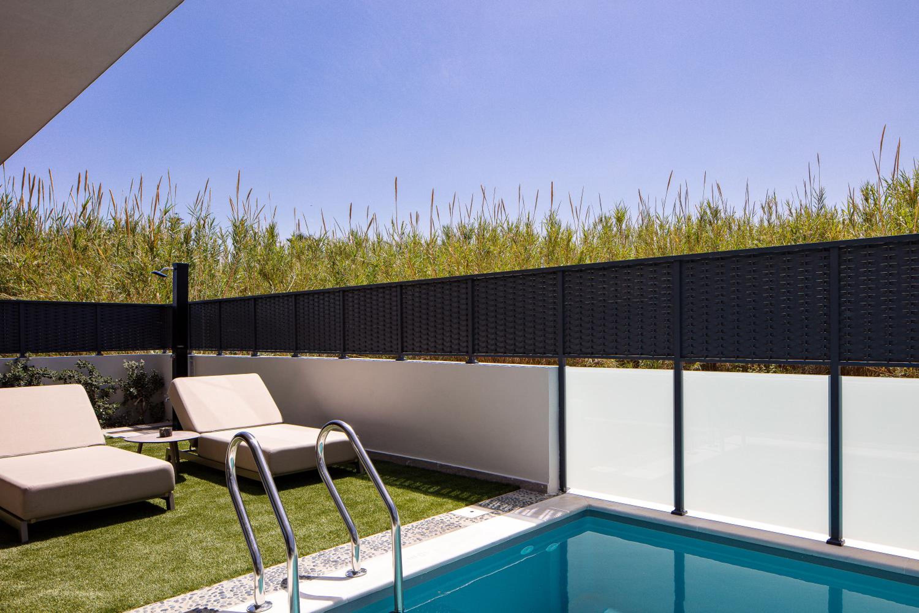 VillaSaints I Private Pool Villas, Walk to Beach, BBQ