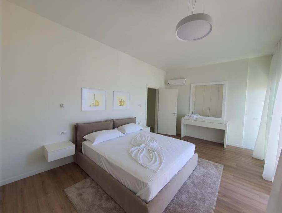 Villa BreRoy Palasë Green Coast