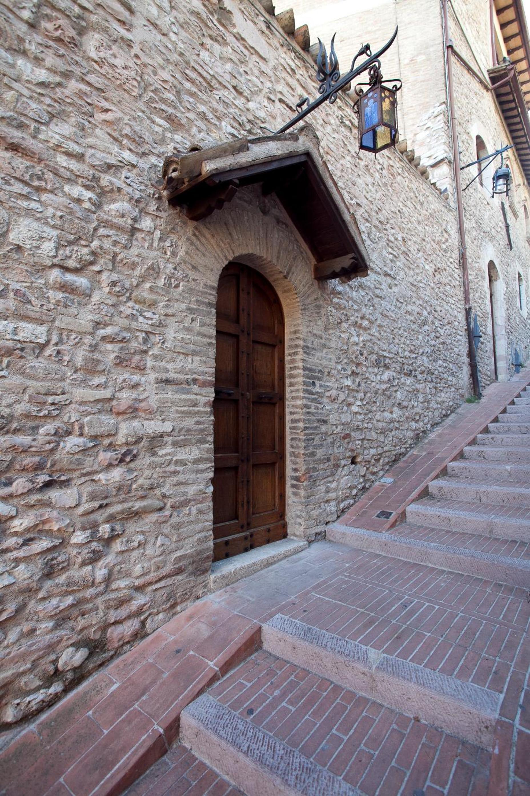 Loggia dei Maestri Comacini