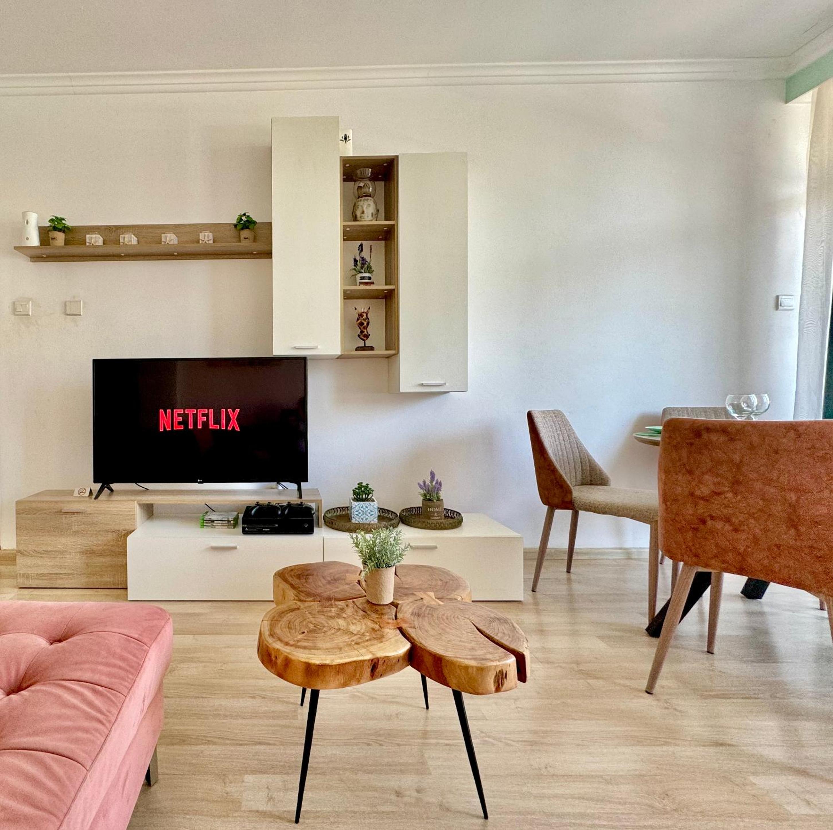 Seafront Apartment in Dasoudi Area