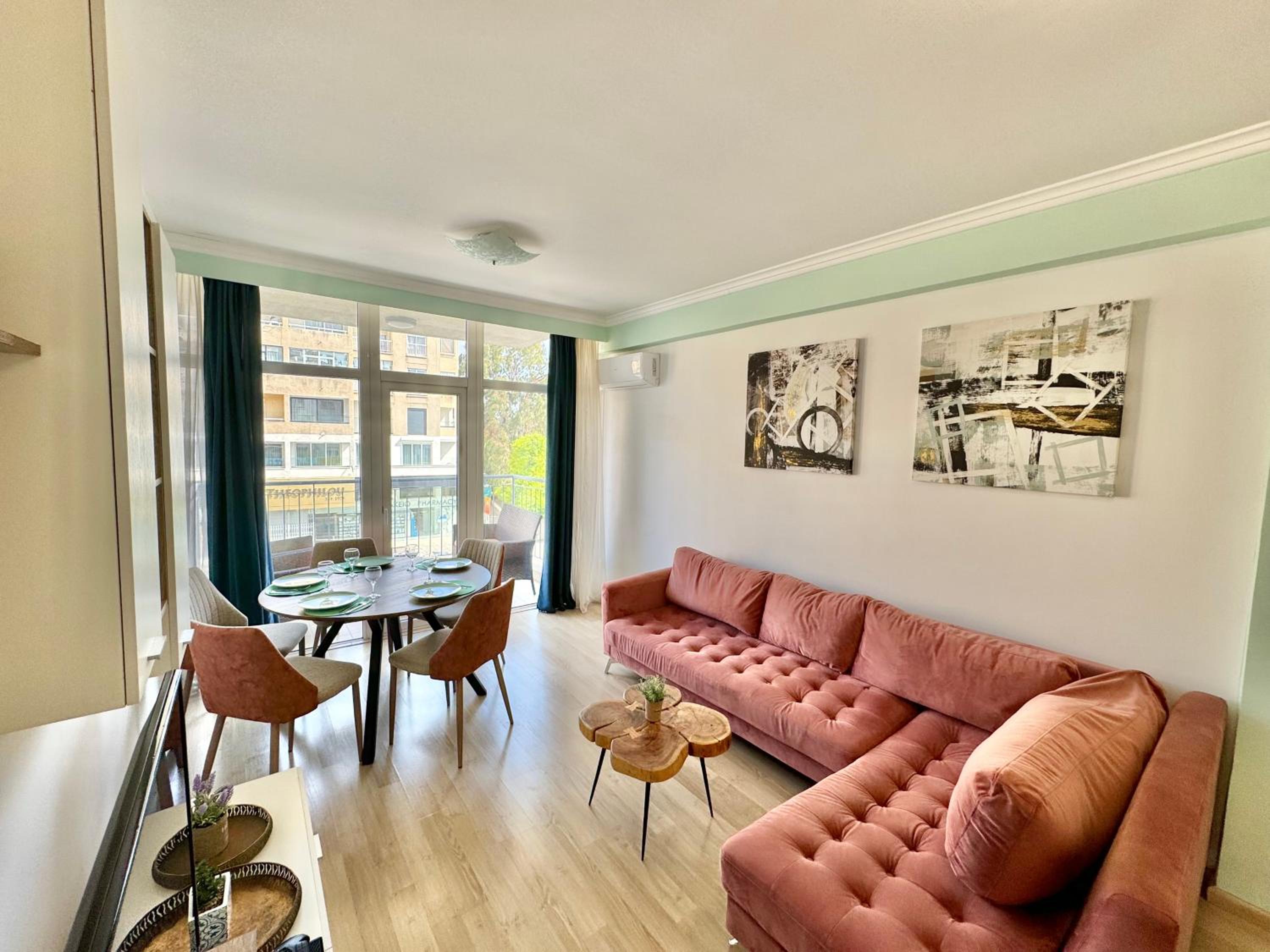 Seafront Apartment in Dasoudi Area