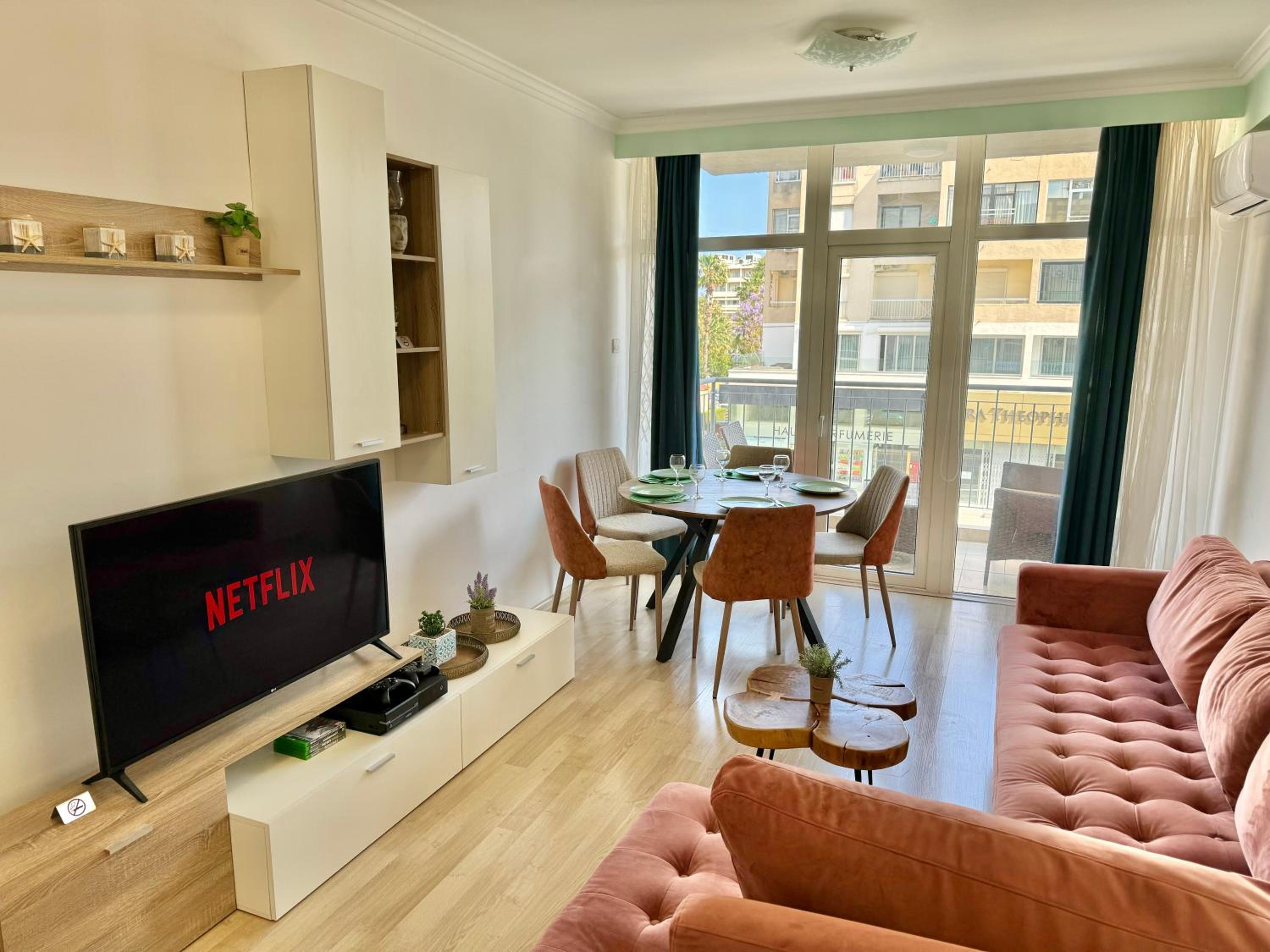 Seafront Apartment in Dasoudi Area