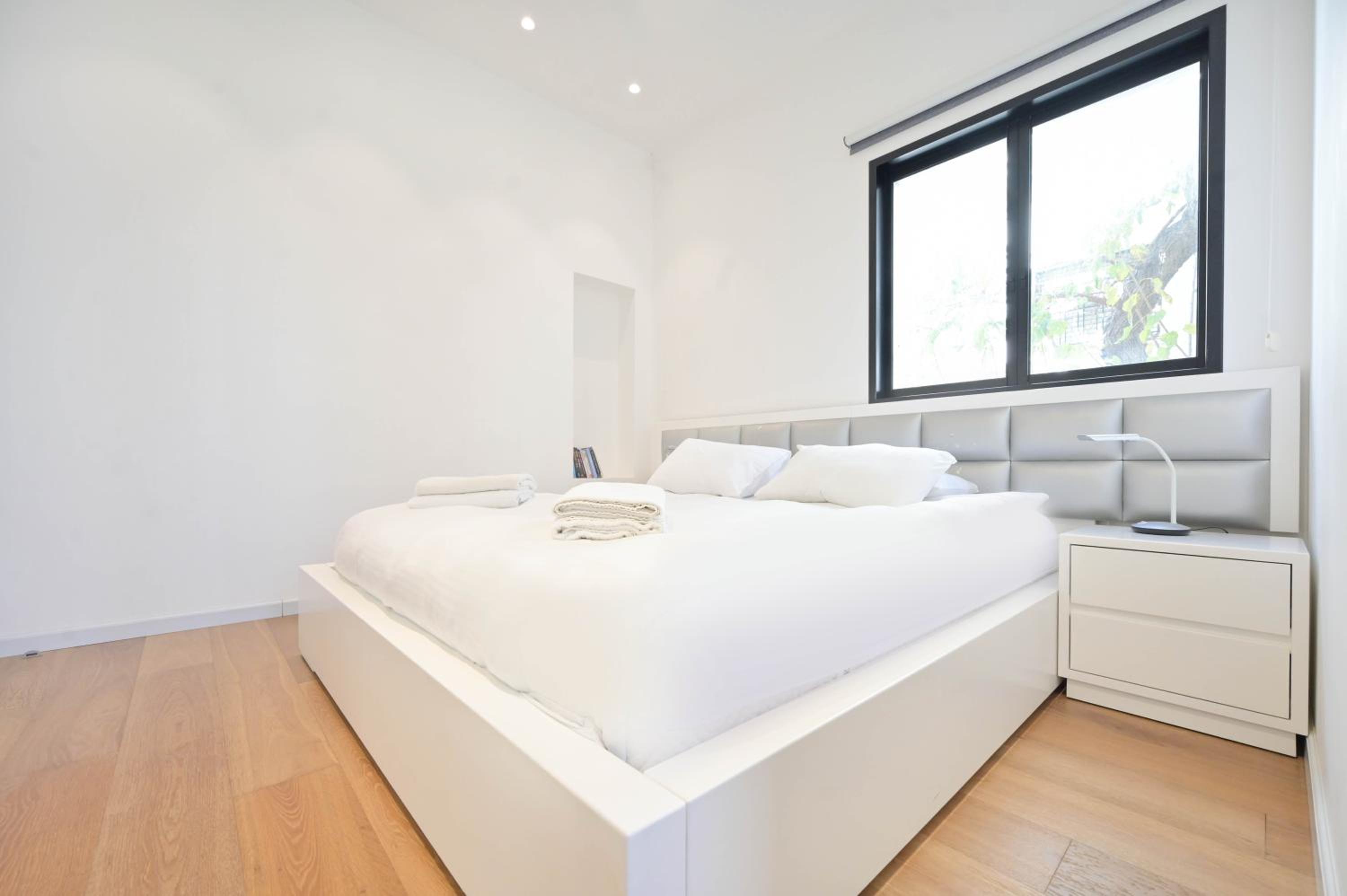 Modern 3BR Next to the Sea by HolyGuest view 4