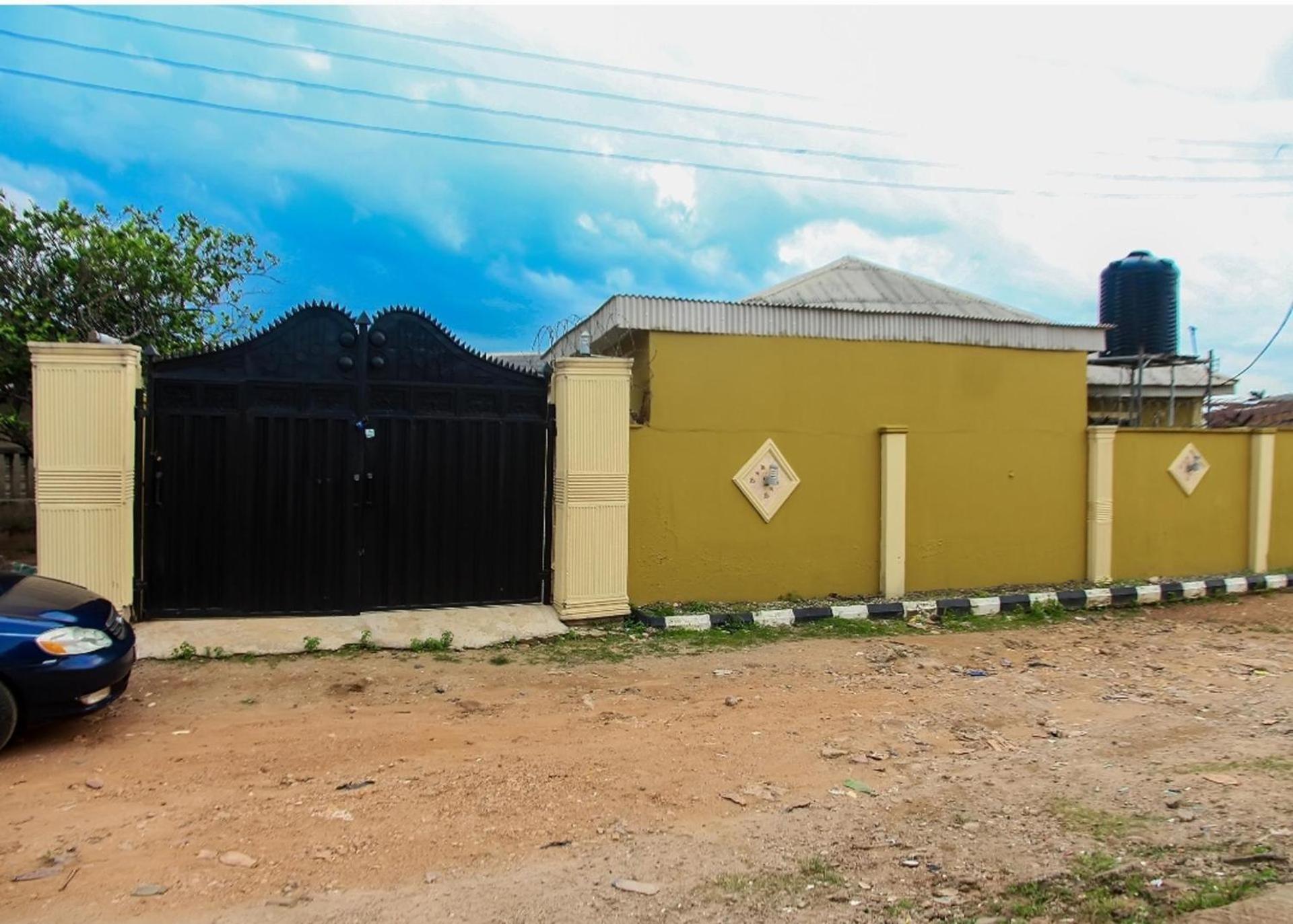 Abeokuta 2-Bed House Sleeps 4 with Free Parking view 4