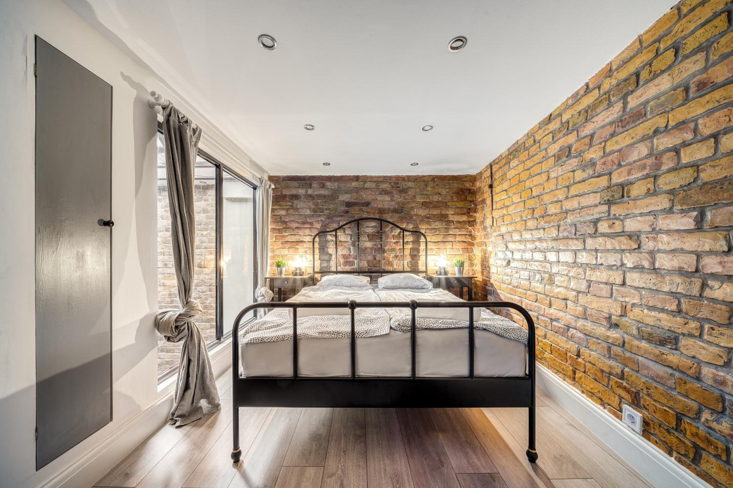 City Center Loft Haven: Modern Elegance