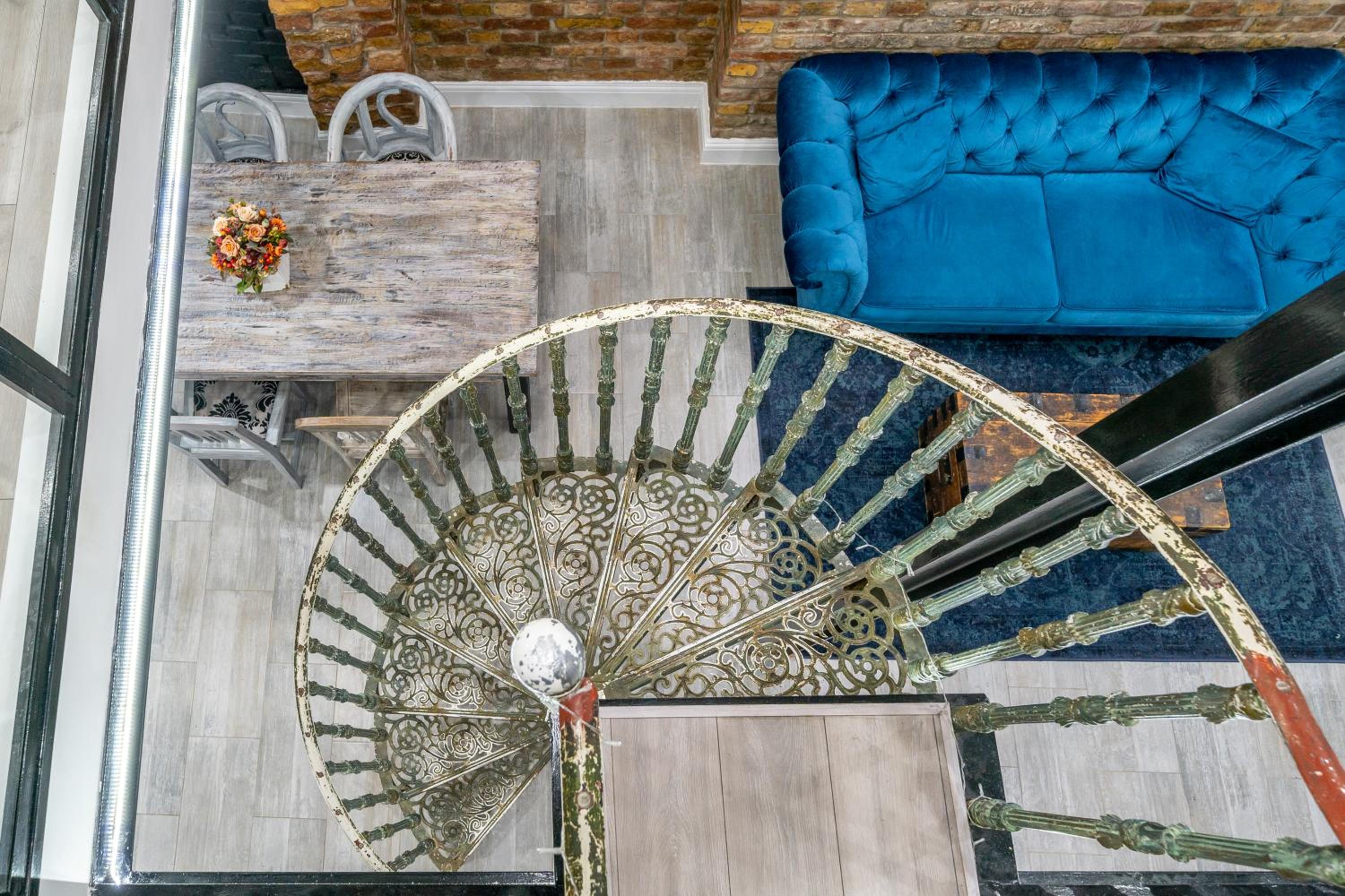 City Center Loft Haven: Modern Elegance