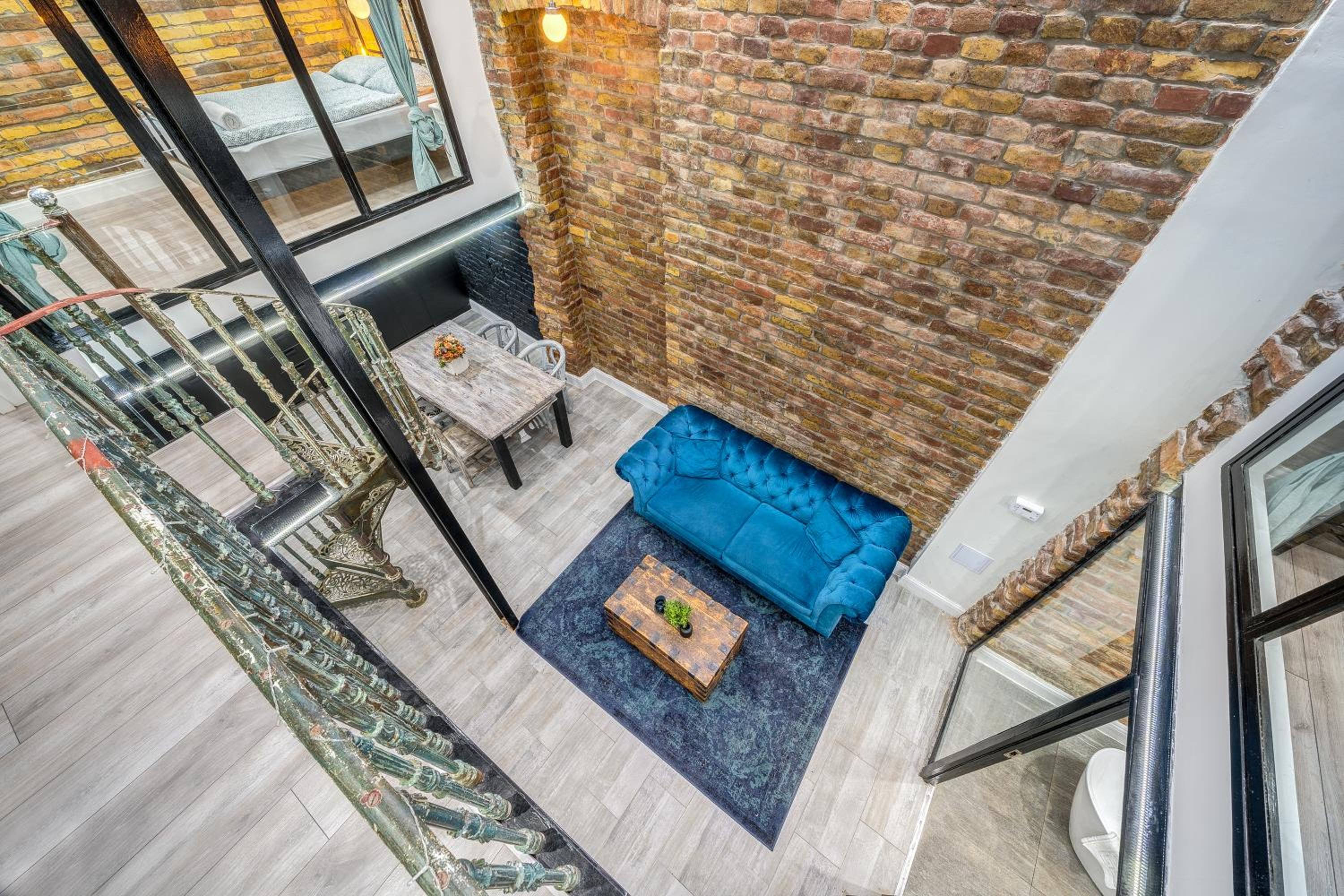 City Center Loft Haven: Modern Elegance