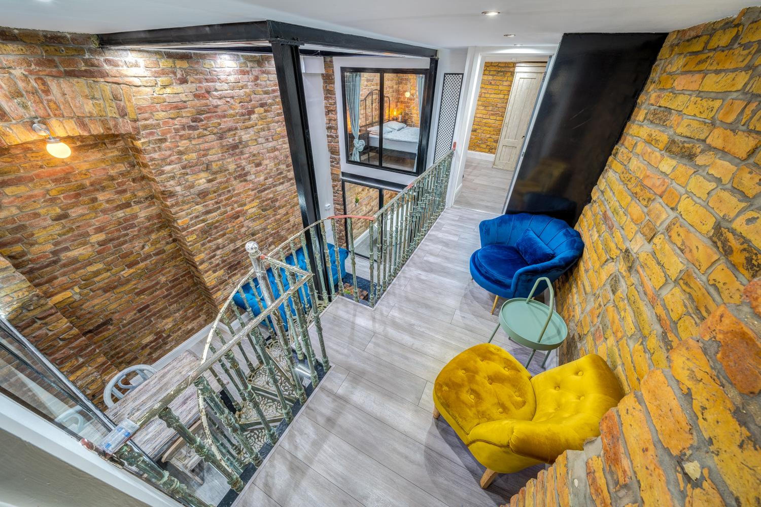 City Center Loft Haven: Modern Elegance