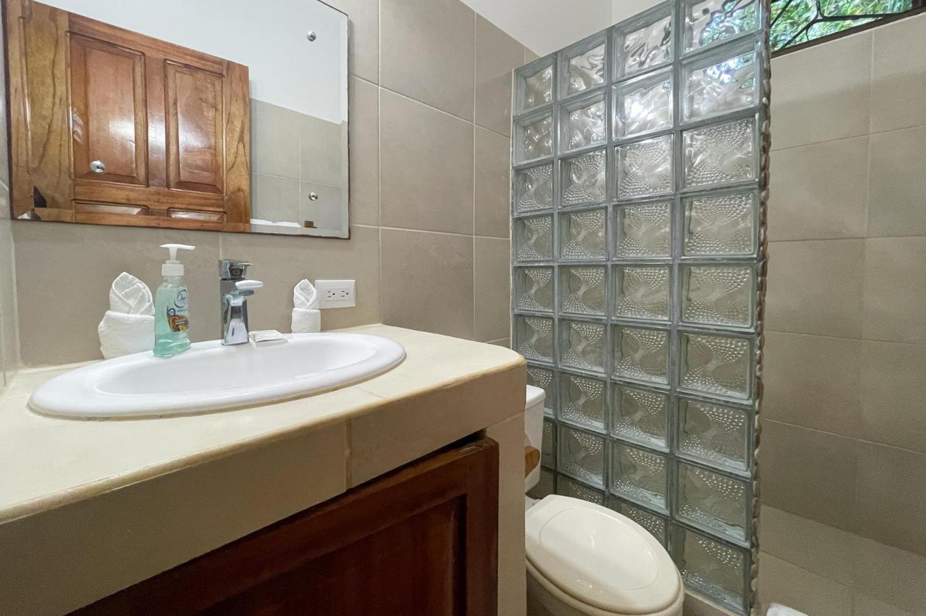 2BR Eco Condo 1 AC 5MINS to Medical Center