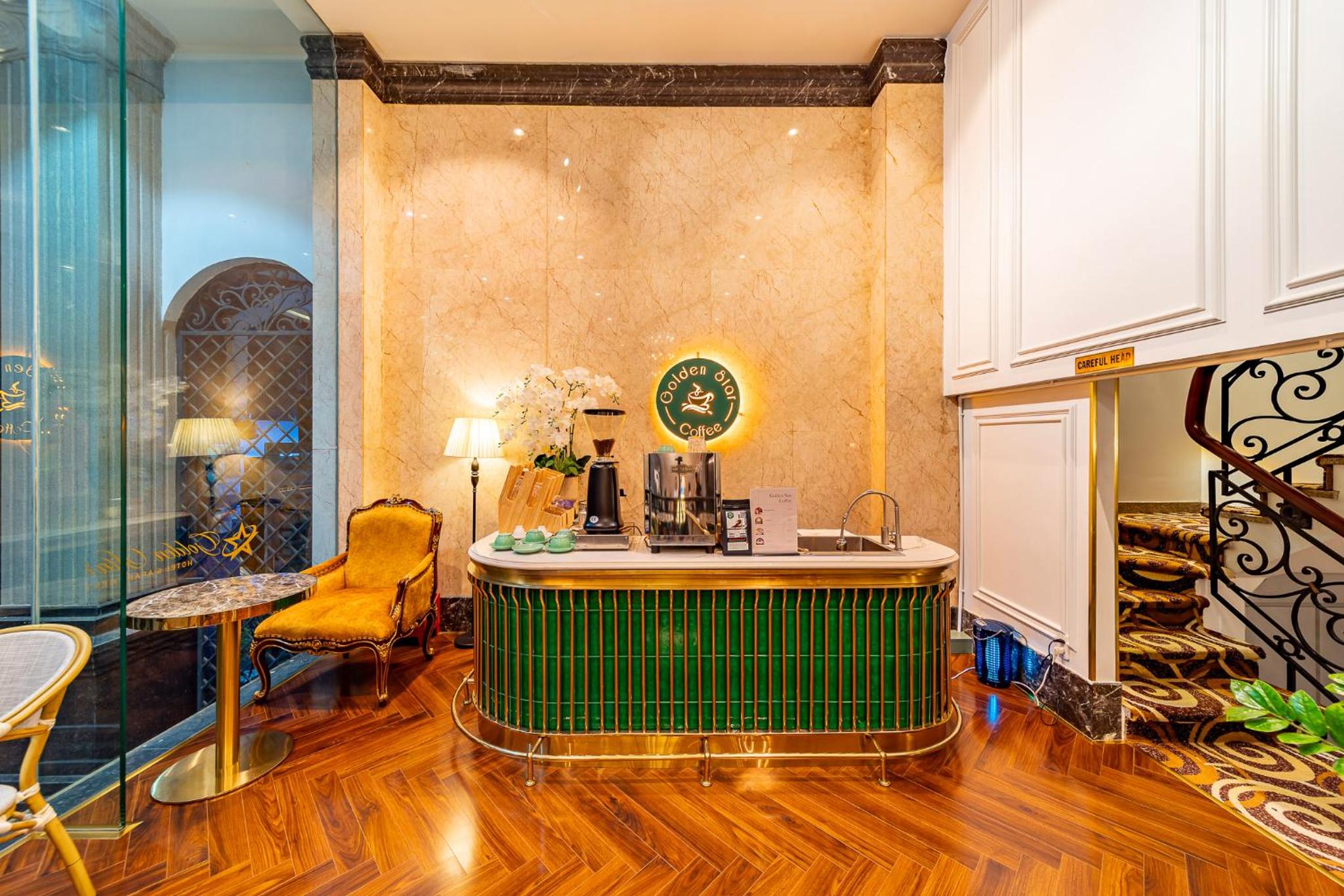 Golden Star Apartment & Hotel