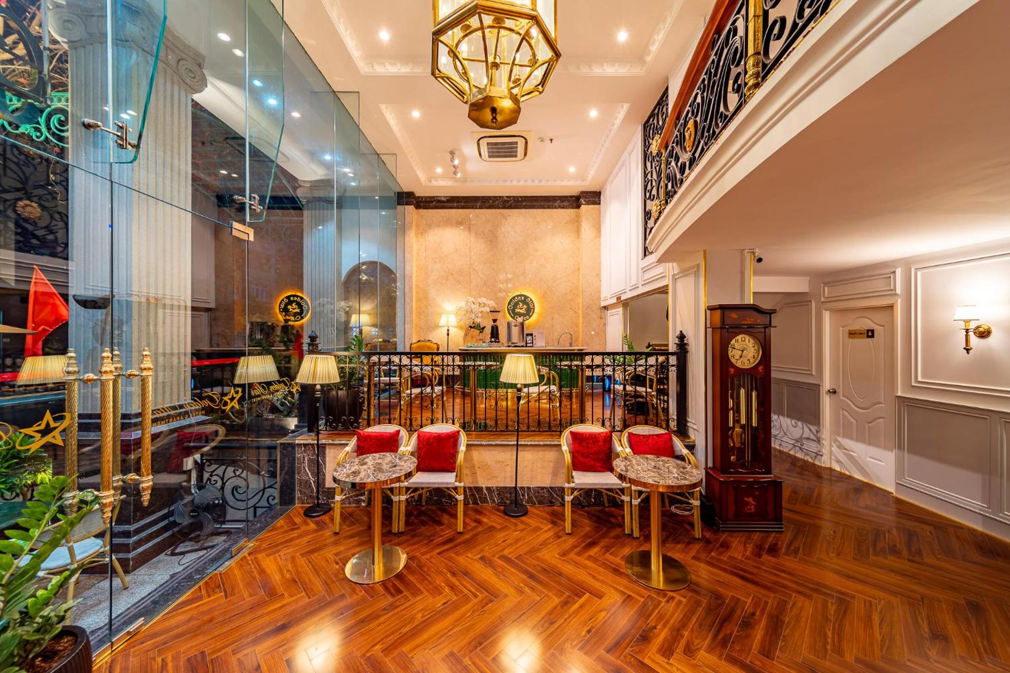 Golden Star Apartment & Hotel