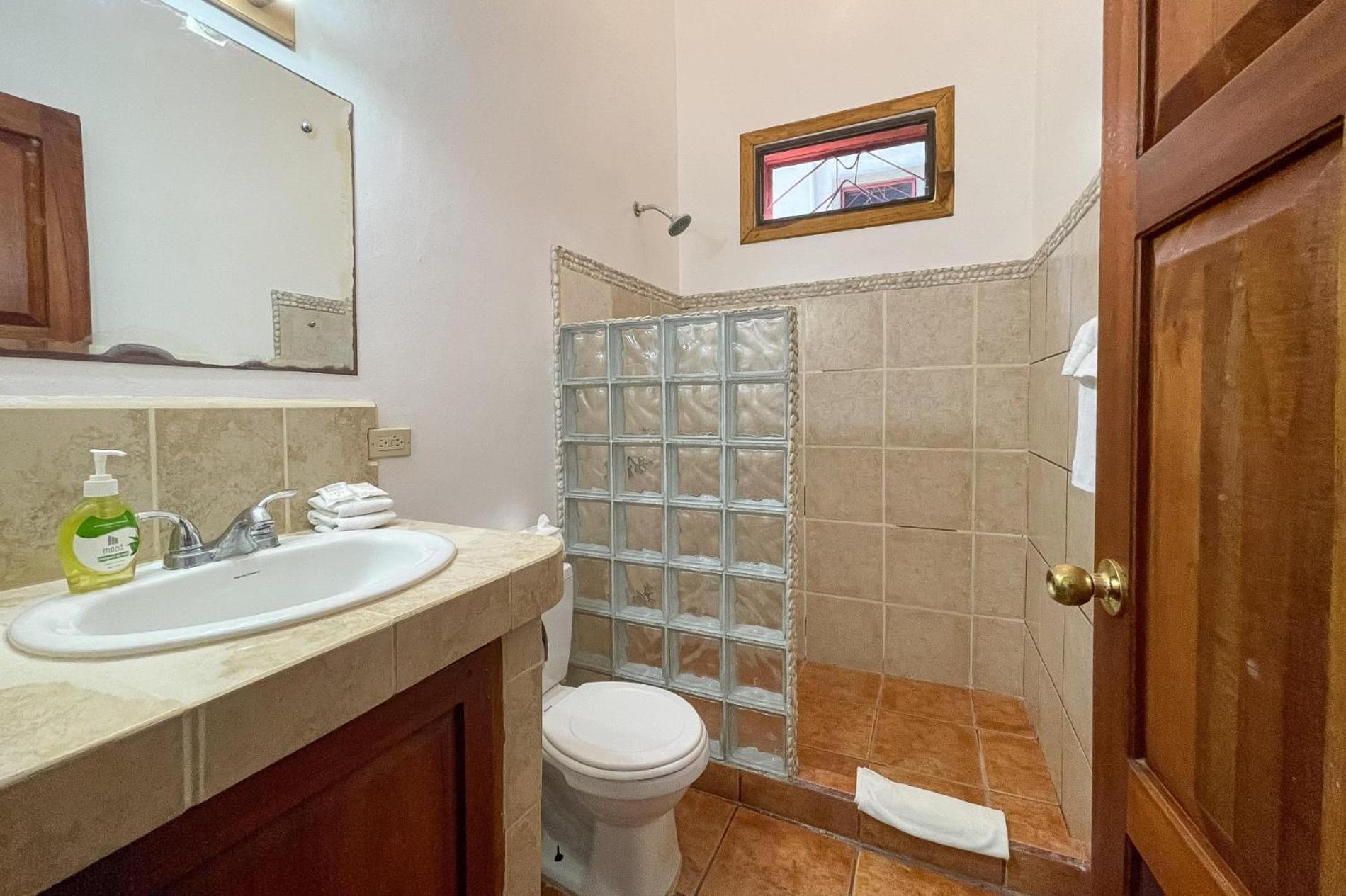 EcoCondo 5 in Secured Community Paradise w pool