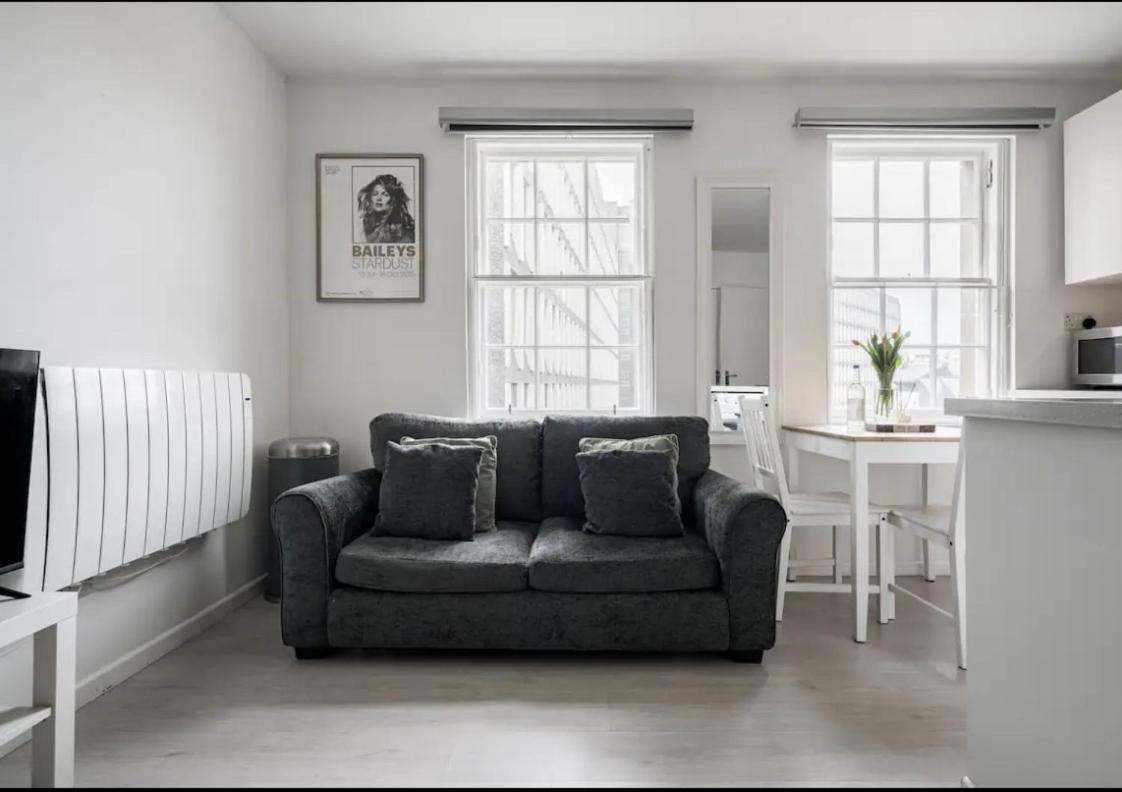 Edinburgh Castle Apartment G1