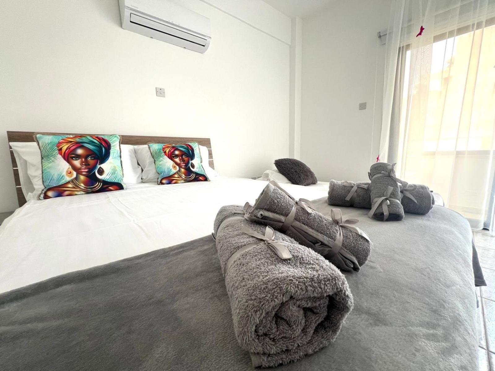 EASYBOOKCY Apartment 205