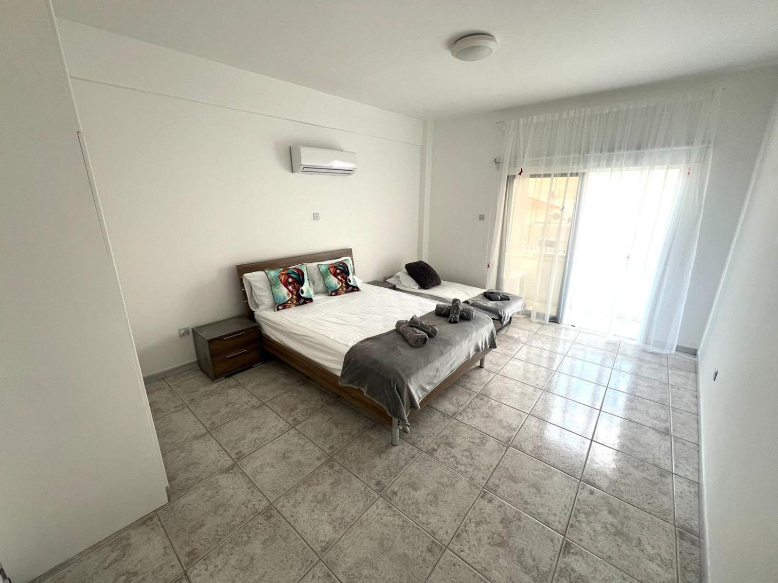EASYBOOKCY Apartment 205