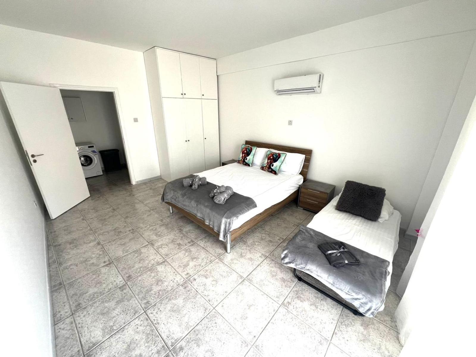 EASYBOOKCY Apartment 205