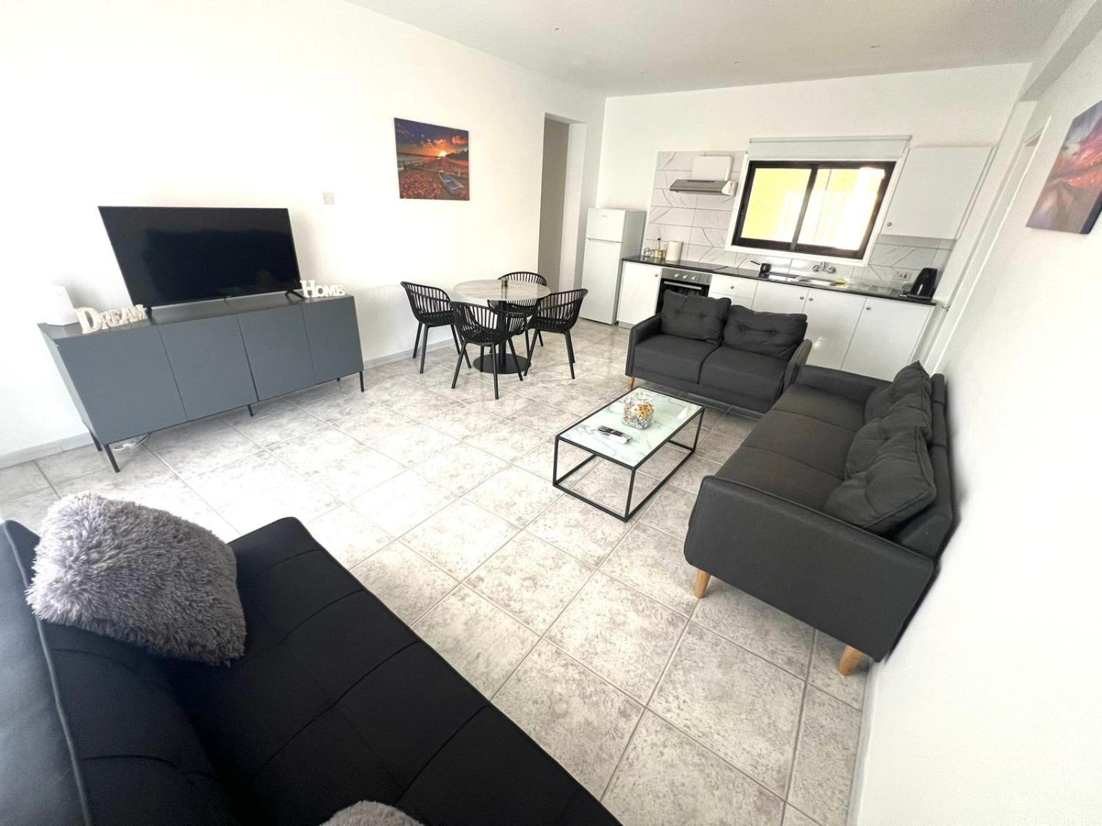 EASYBOOKCY Apartment 205