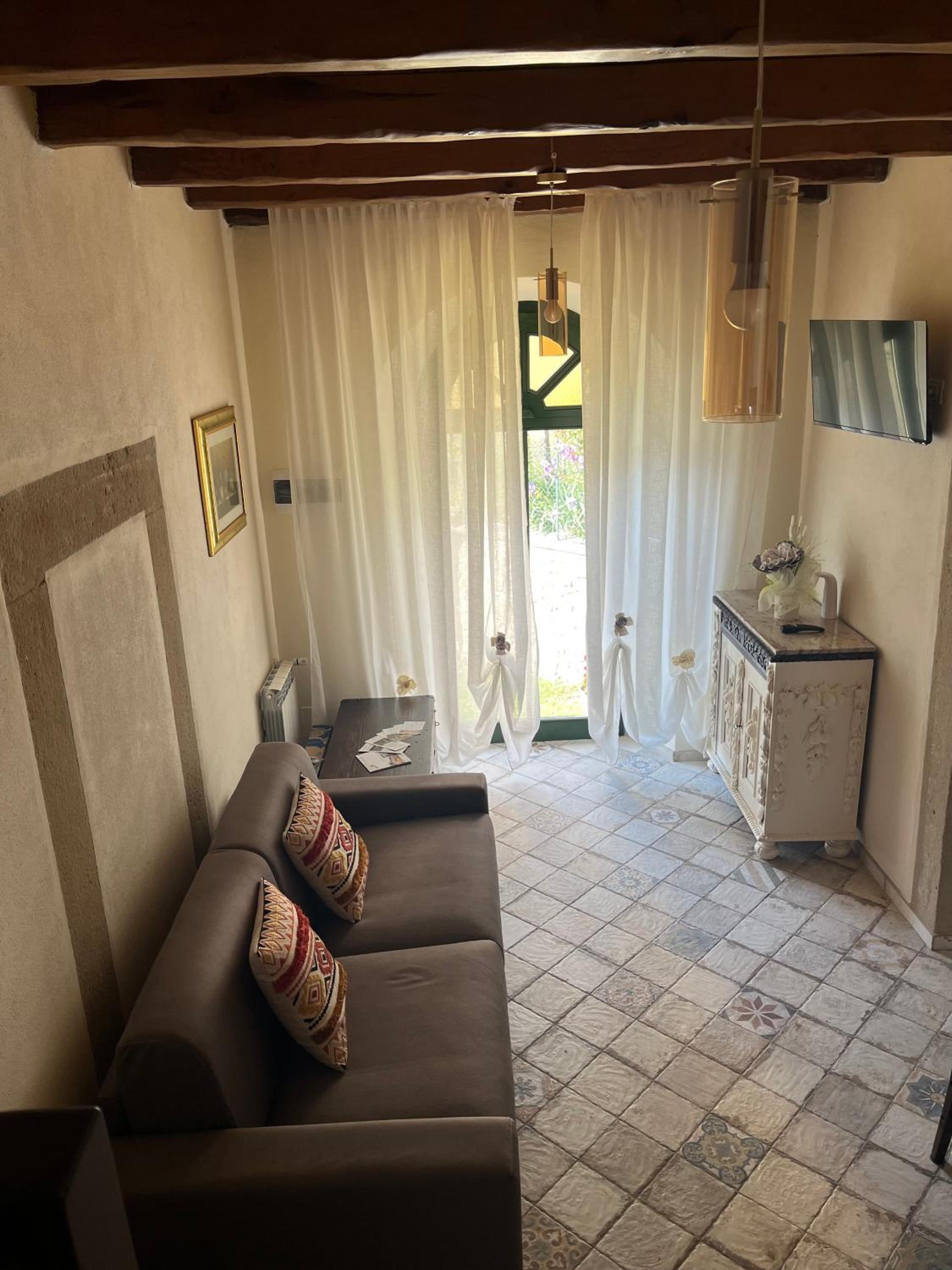 B&B Camelia view 5