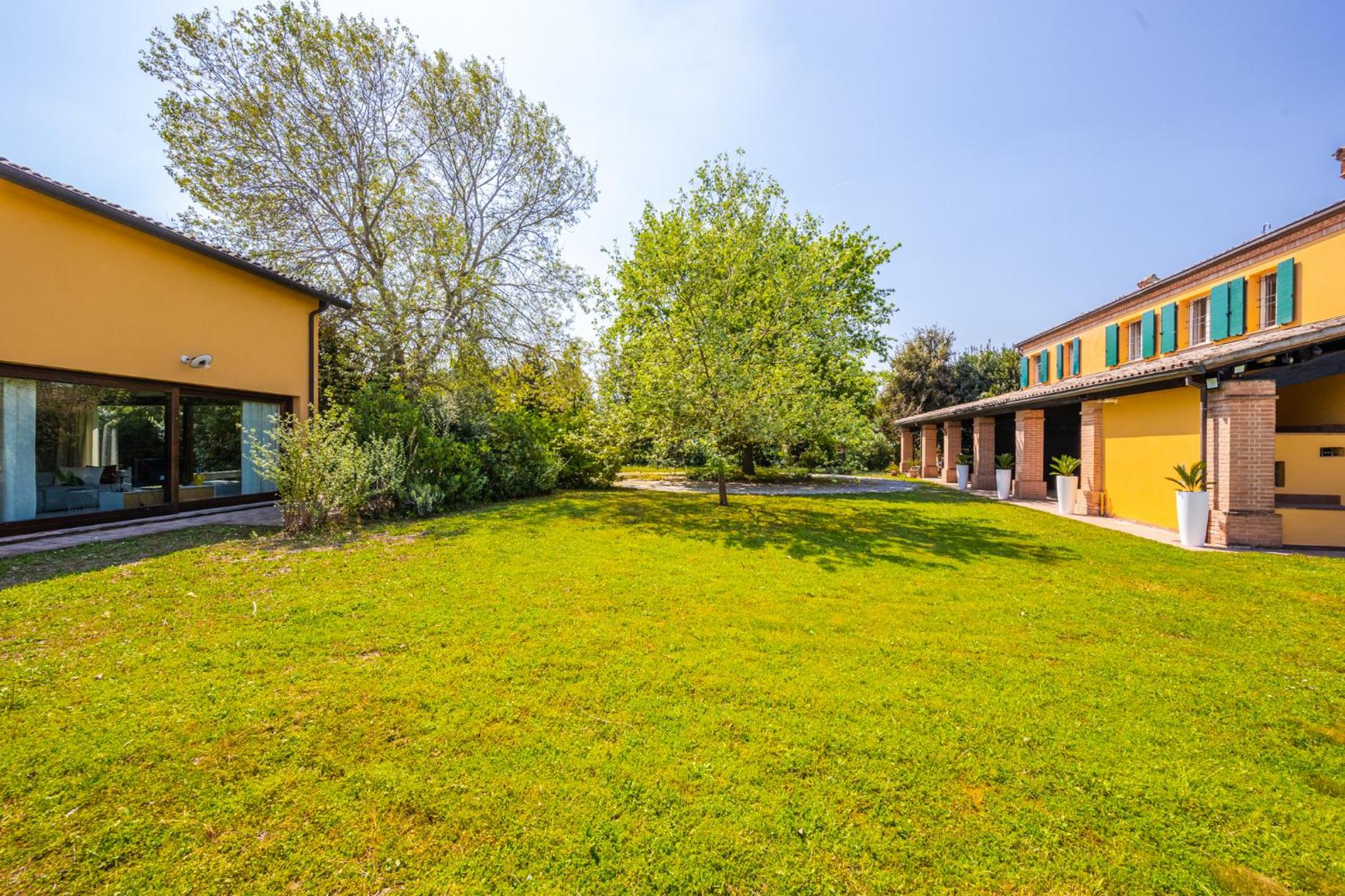 Villa con Giardino e Dependence view 2