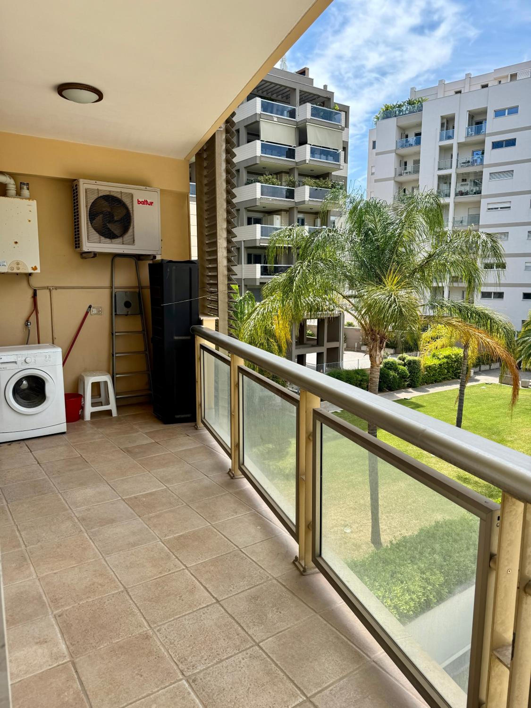 Best Stay-Apartments in Capruzzi with private parking