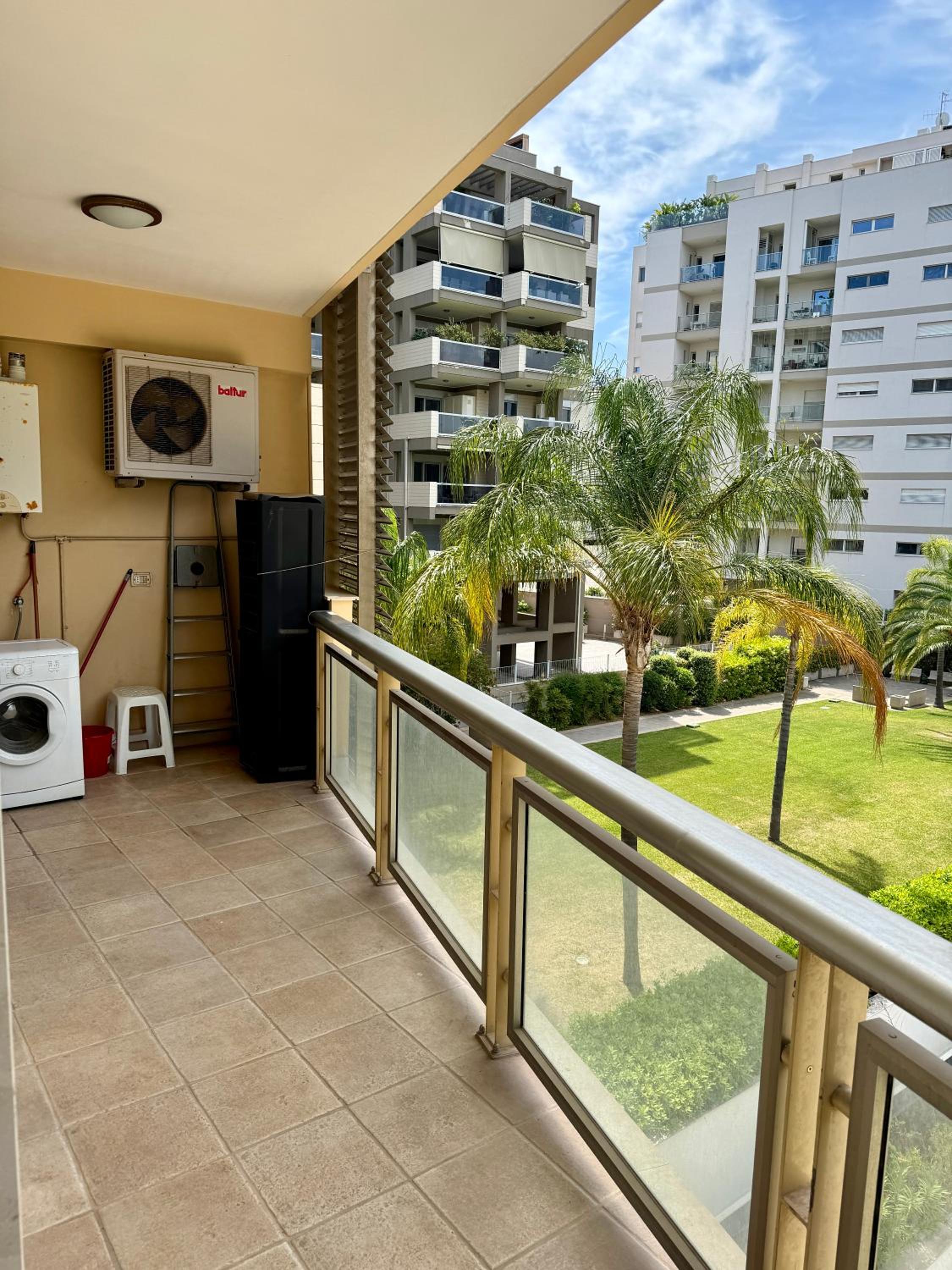Best Stay-Apartments in Capruzzi with private parking