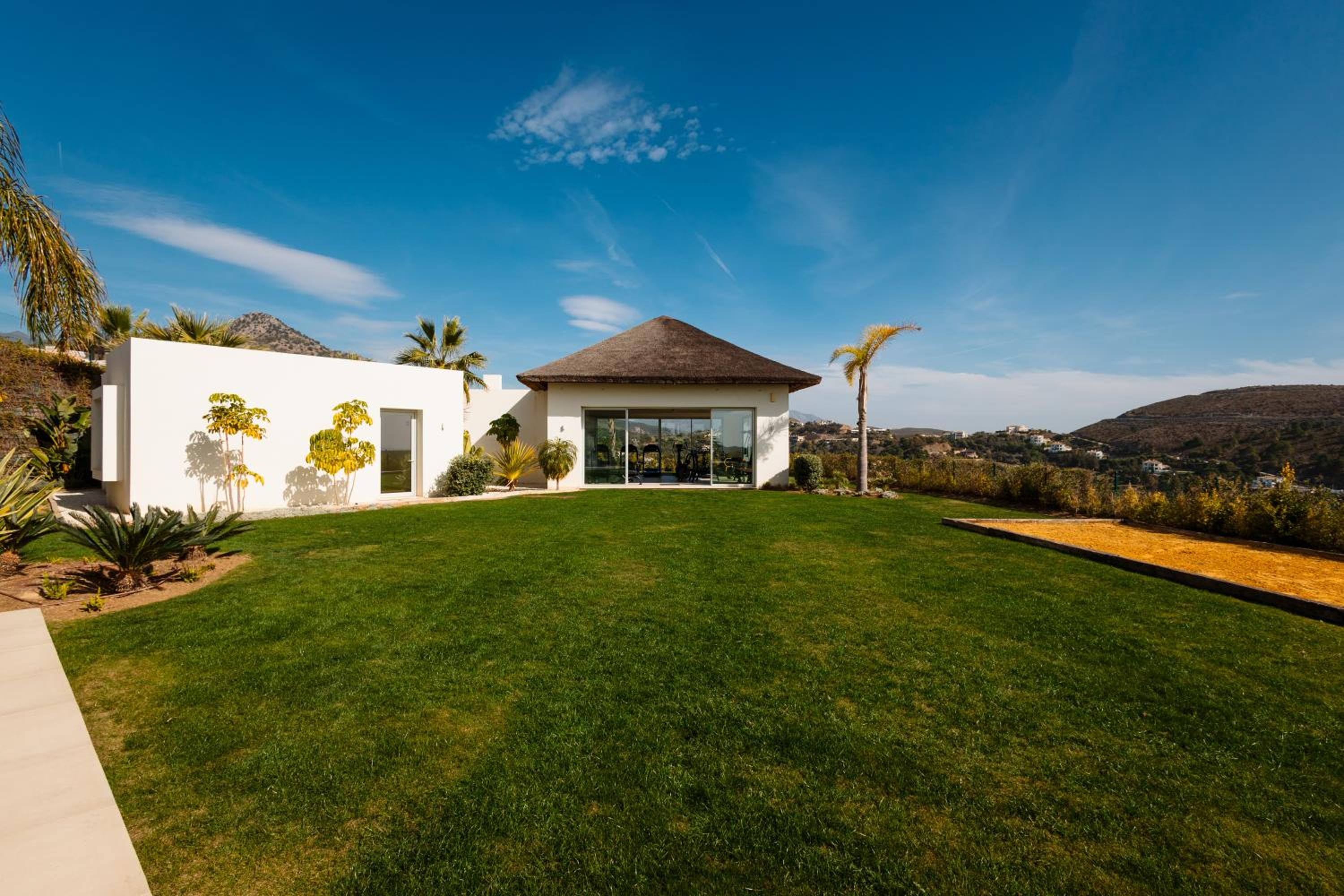 3 bedroom apartment with large terrace overlooking the sea, in Marbella Club Hills, Benahavís view 2