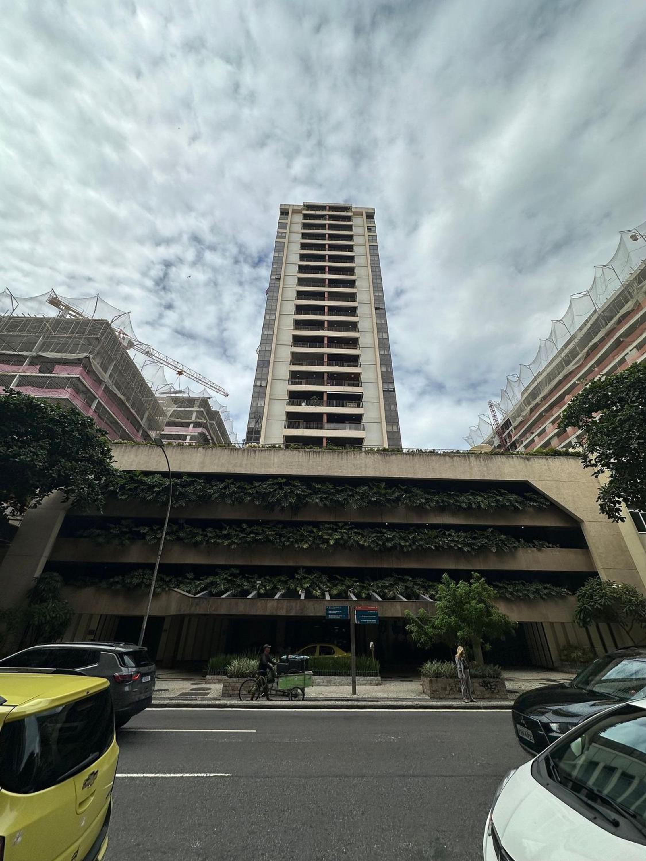 Sea Front View between Copa & Ipanema for up to 4